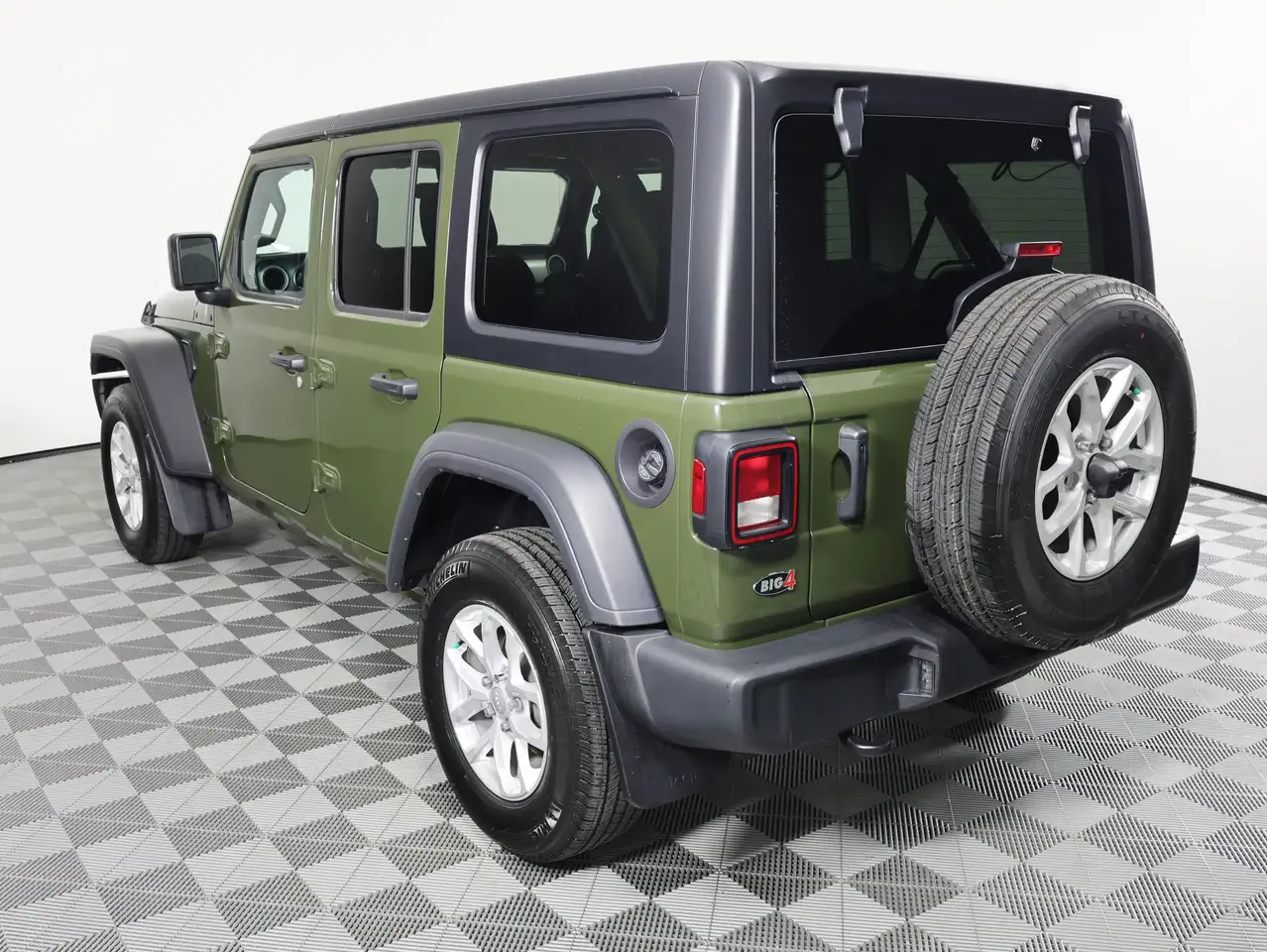 Jeep Wrangler photo Jeep Wrangler