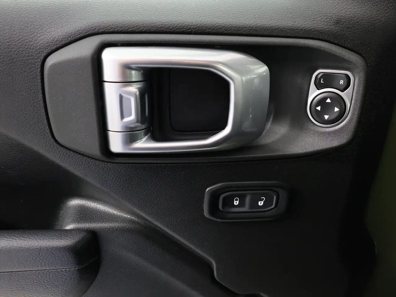 Jeep Wrangler photo Jeep Wrangler