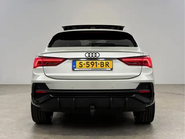 Audi Q3 view 9