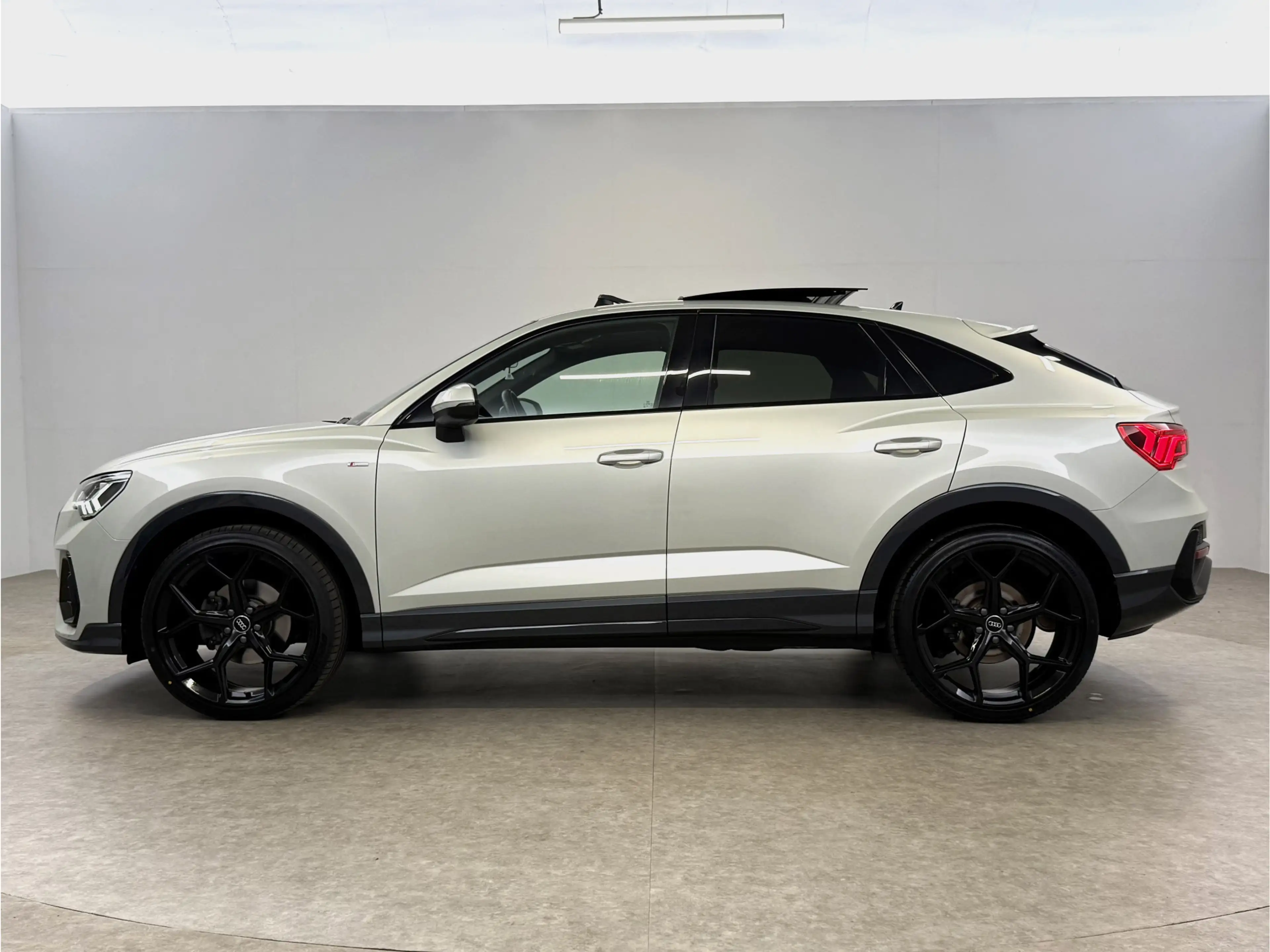 Audi Q3 Sportback 35 TFSI S-Line | Pano | Virtual | Carpla — photo 11