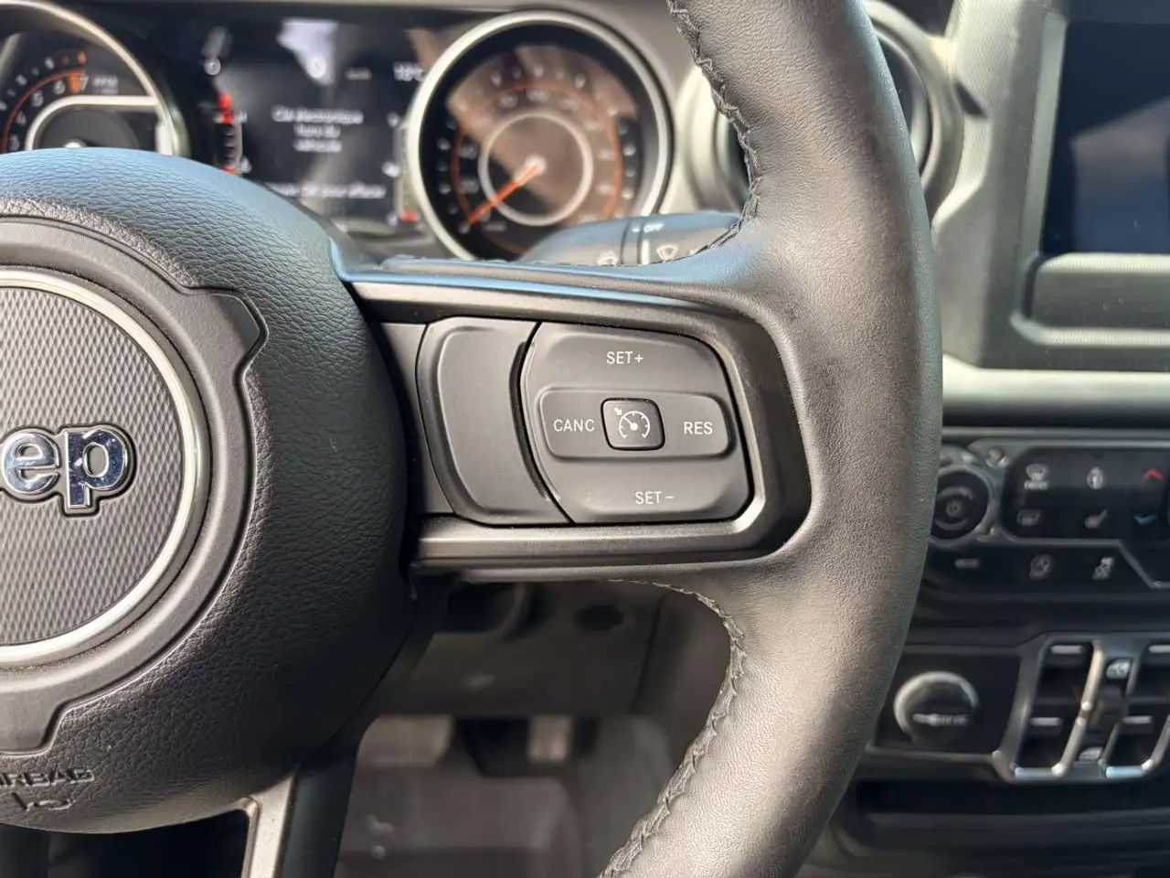 Jeep Gladiator photo Jeep Gladiator