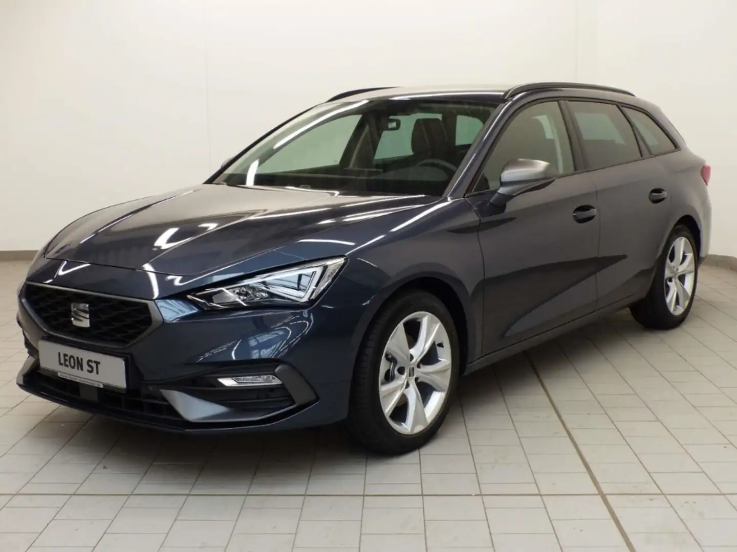 SEAT Leon Sportstourer 1.5 TSI ACT FR Grau - 2