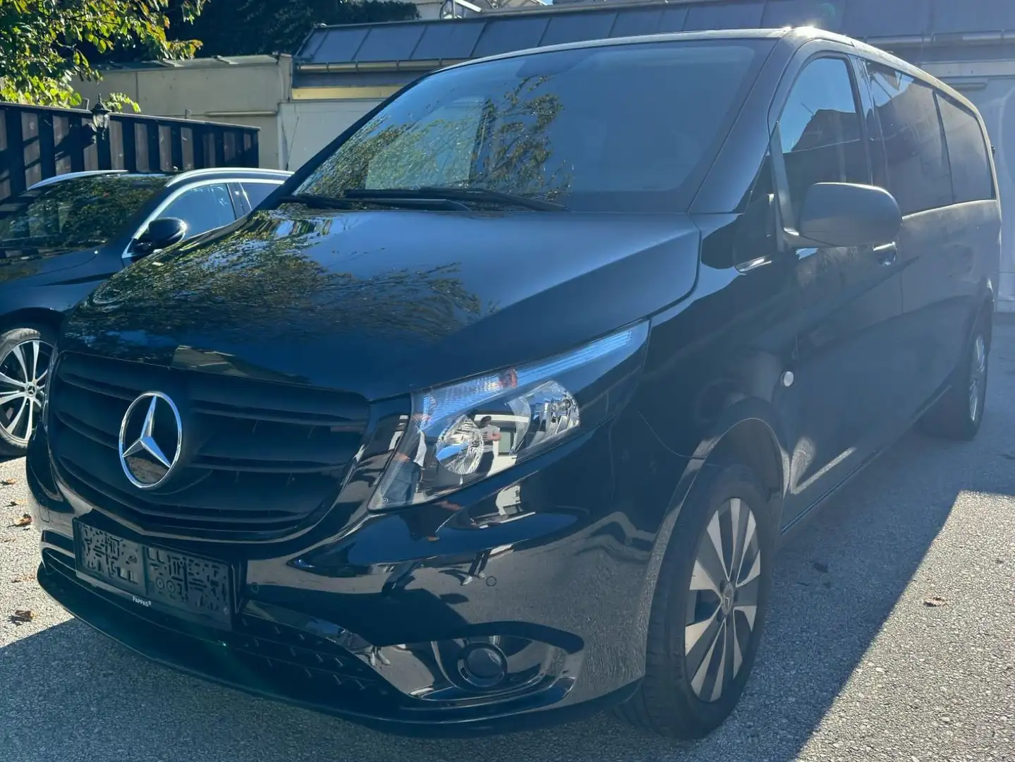 Mercedes-Benz Vito Vito Tourer Family 114 CDI extralang 4x4 Aut. Schwarz - 1