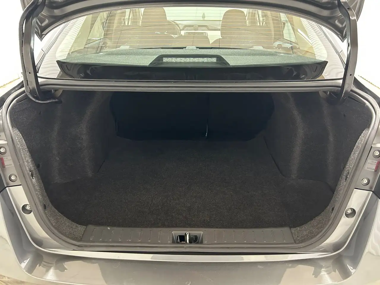 Nissan Versa снимка Nissan Versa
