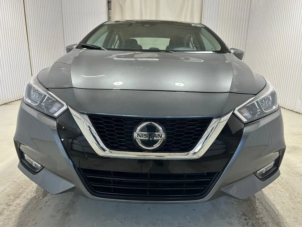 Nissan Versa снимка Nissan Versa