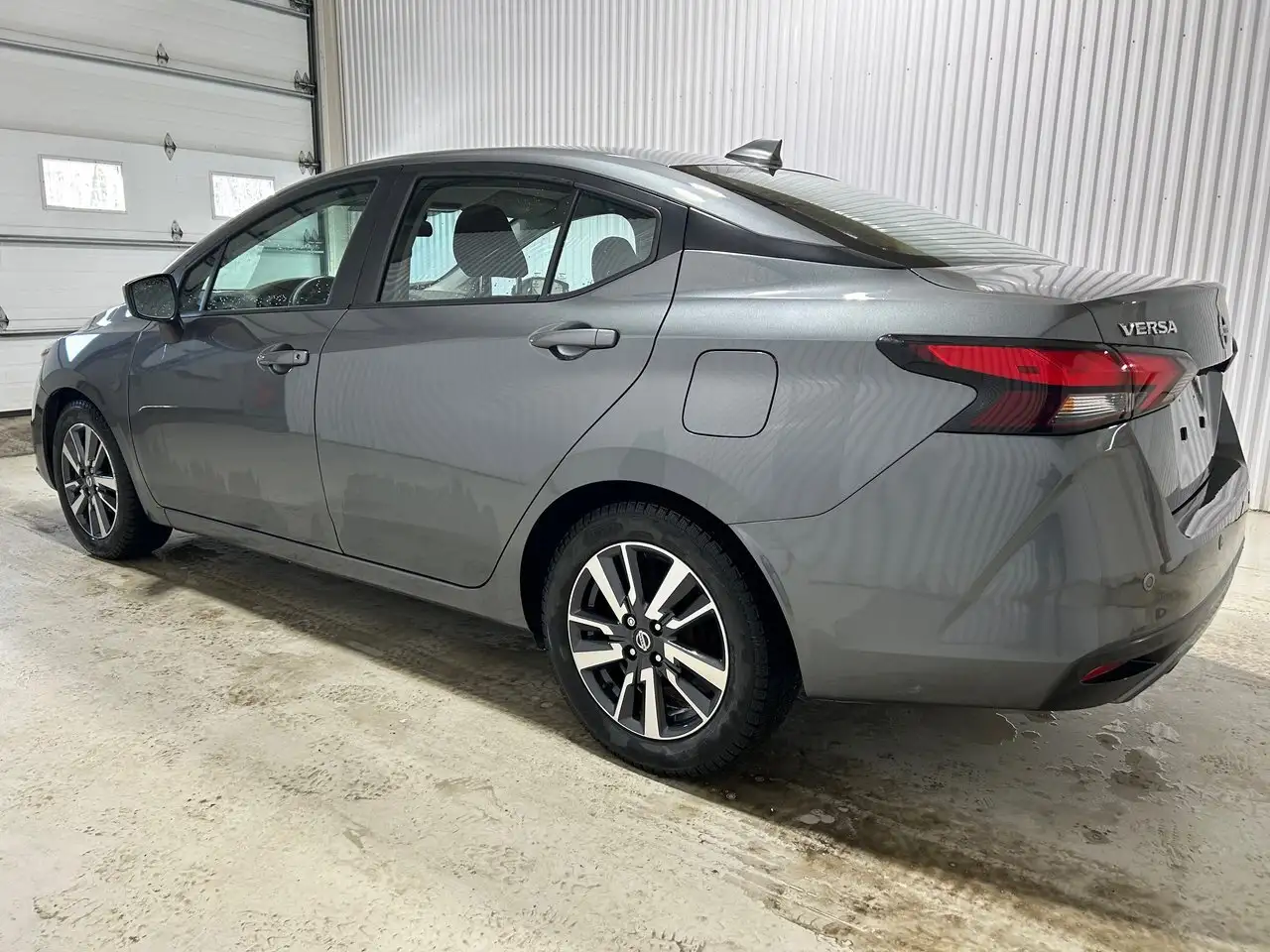 Nissan Versa снимка Nissan Versa
