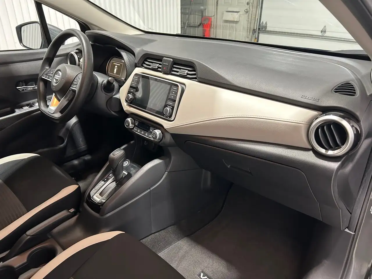 Nissan Versa снимка Nissan Versa