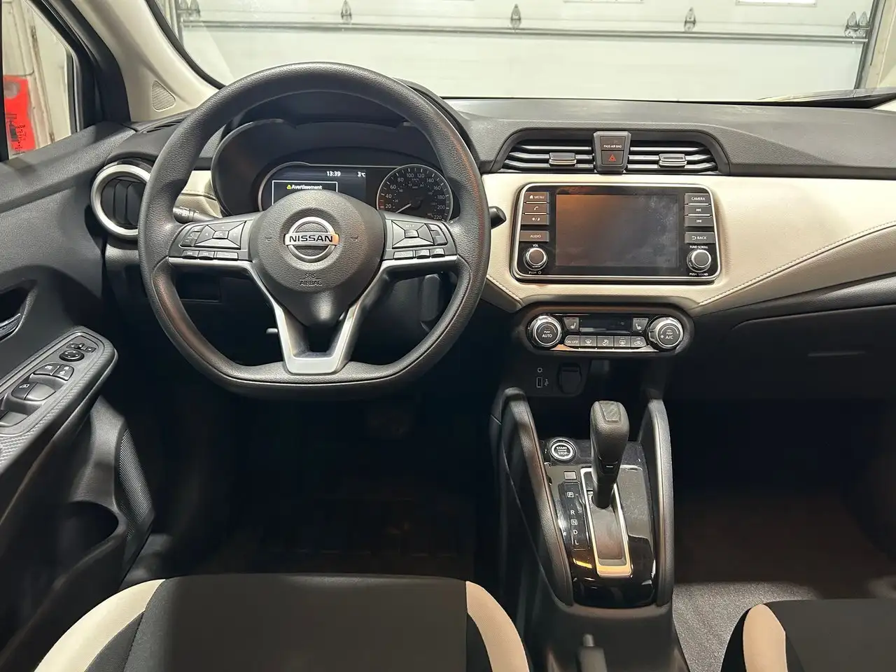 Nissan Versa снимка Nissan Versa