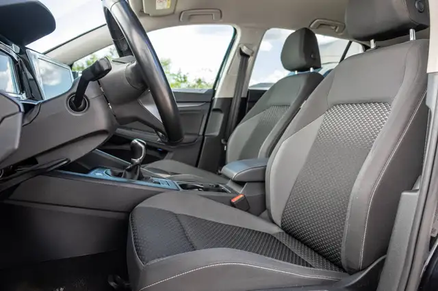 Volkswagen Golf view 8
