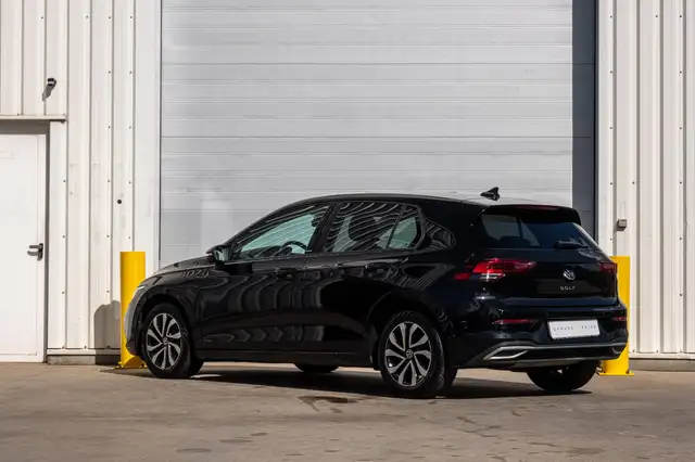 Volkswagen Golf view 4