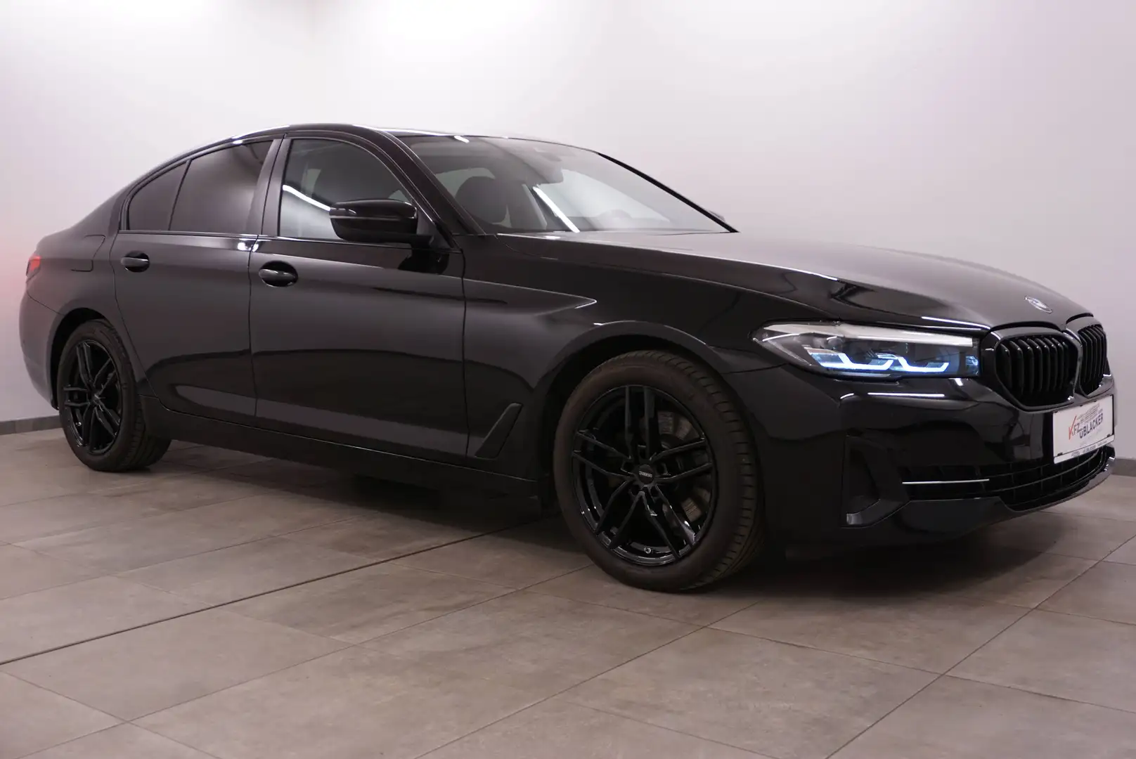 BMW 520 d  // Fernlichtassistent // Lederausstattung Schwarz - 1