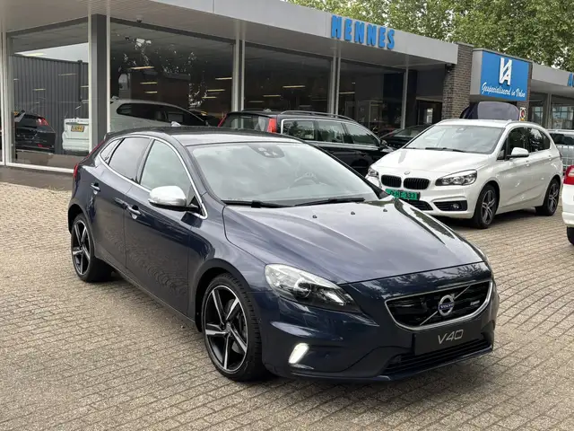 Volvo V40 2.5 T5 254pk R-Design Pano Keyless Driver Support
