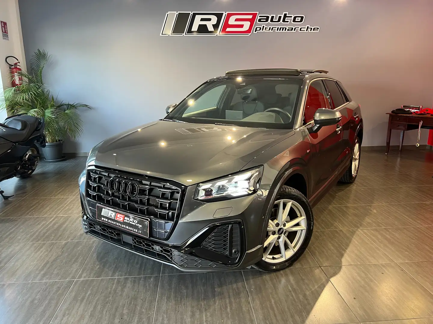 Audi Q2 Q2 35 2.0 tdi Identity Black s-tronic Grigio - 1