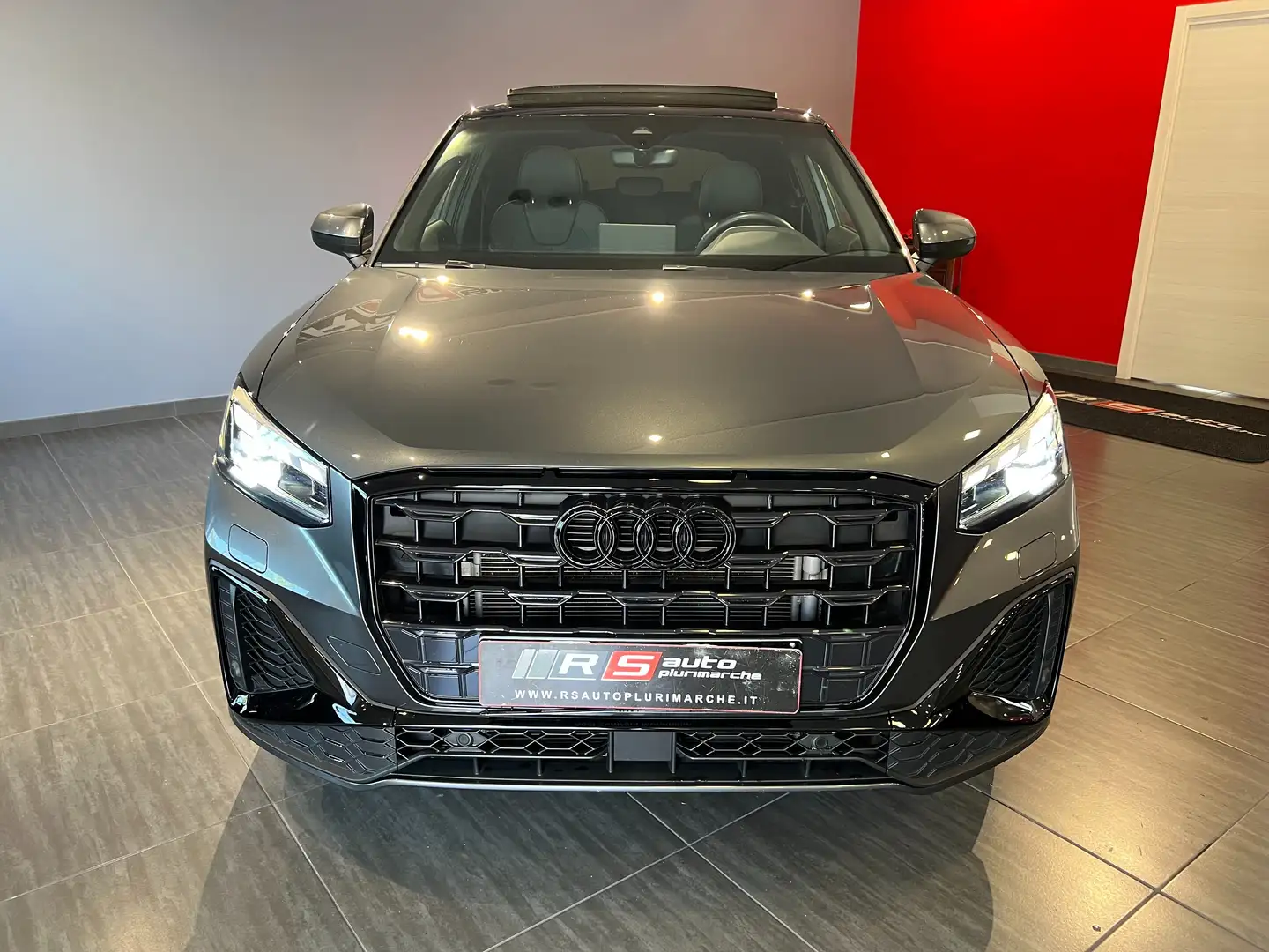 Audi Q2 Q2 35 2.0 tdi Identity Black s-tronic Grigio - 2