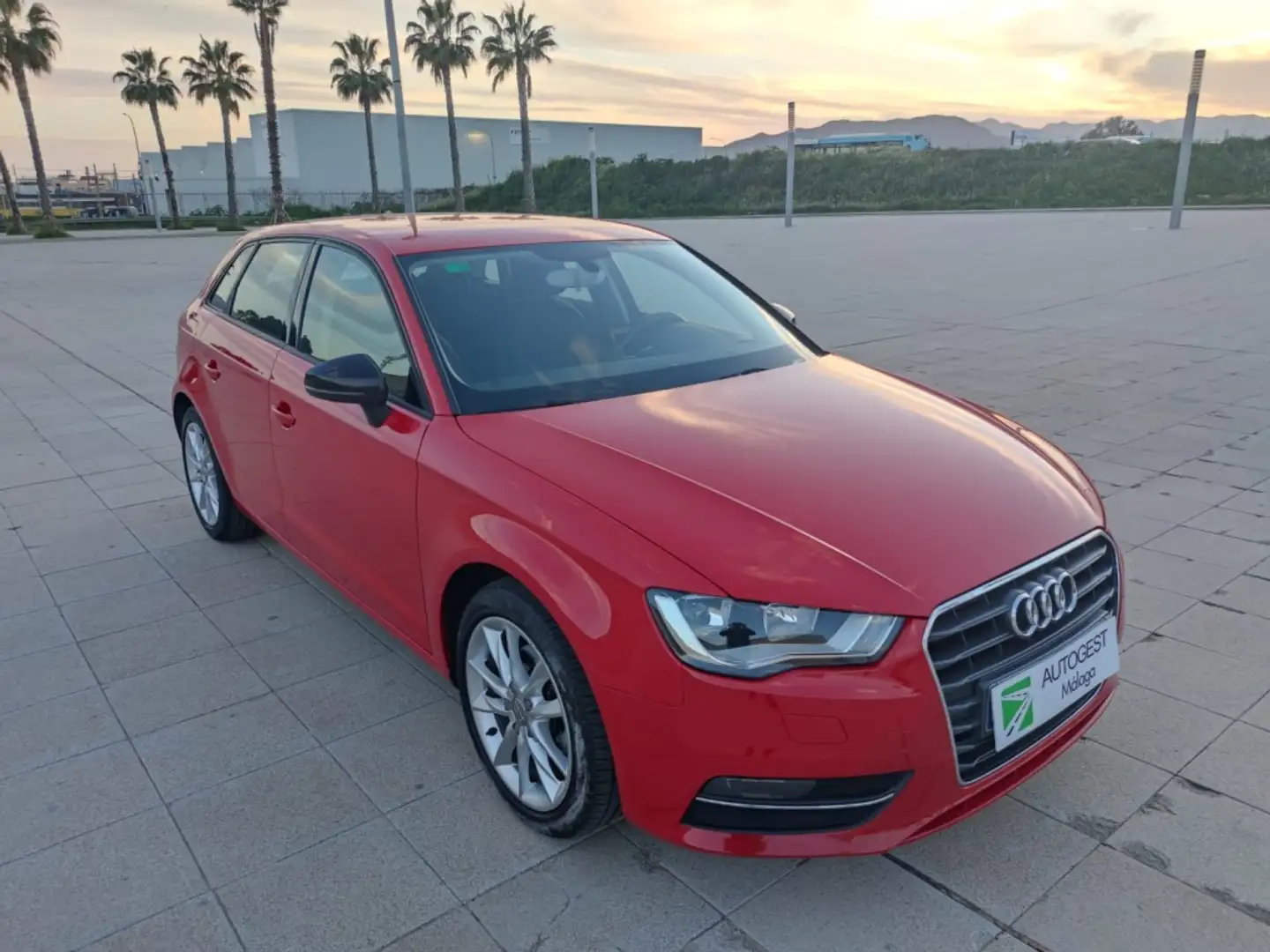Audi A3 Sportback 1.4 TFSI Ambiente 122 Rouge - 2