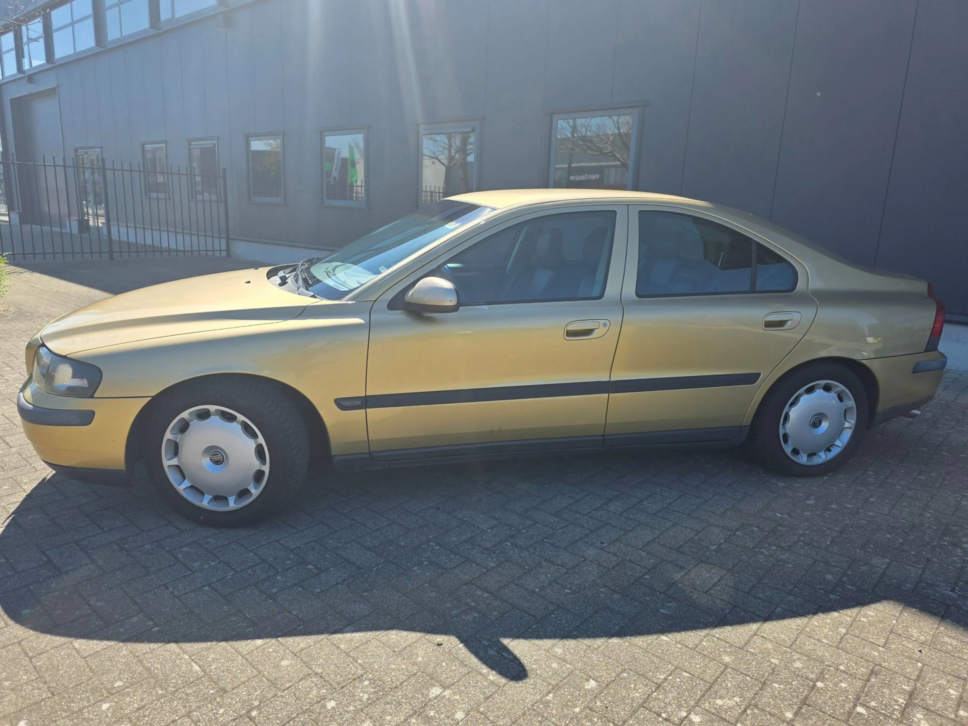 Volvo S60 2.3 T-5, AUTOMAAT, netto €4999, 4ver Youngtimer, b — photo 3