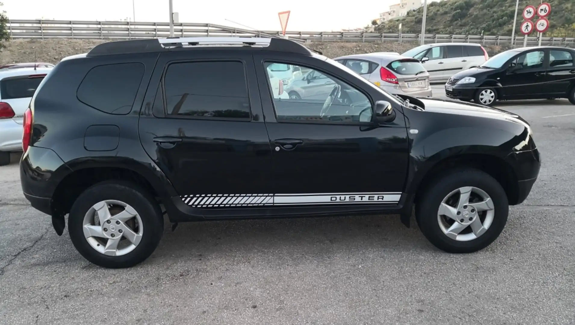 Dacia Duster 1.6 Laureate 4x4 Noir - 1