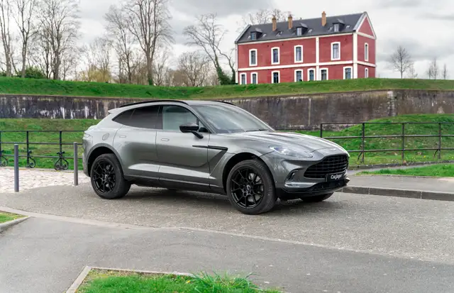 Aston Martin DBX 4.0