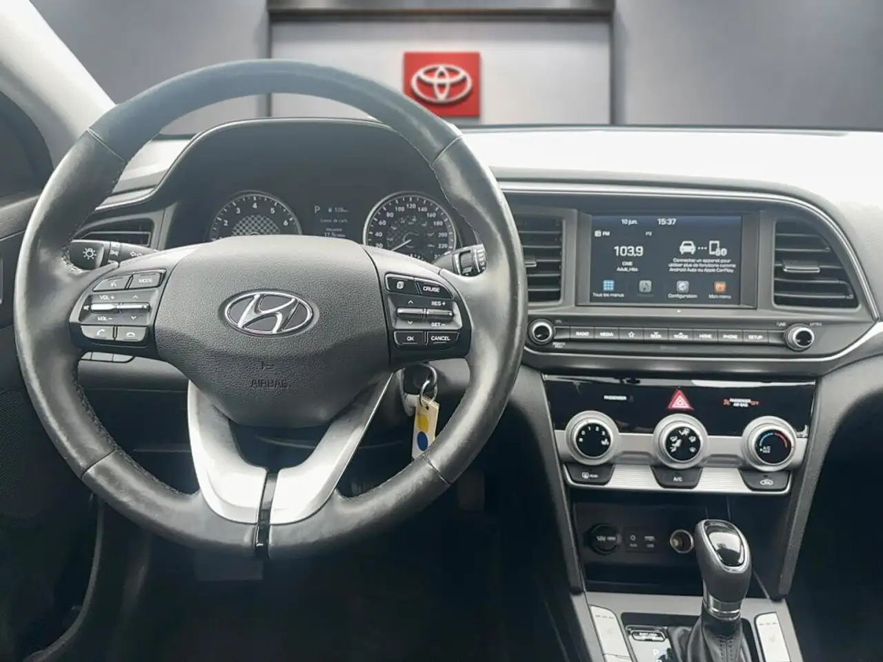 Hyundai ELANTRA снимка Hyundai ELANTRA