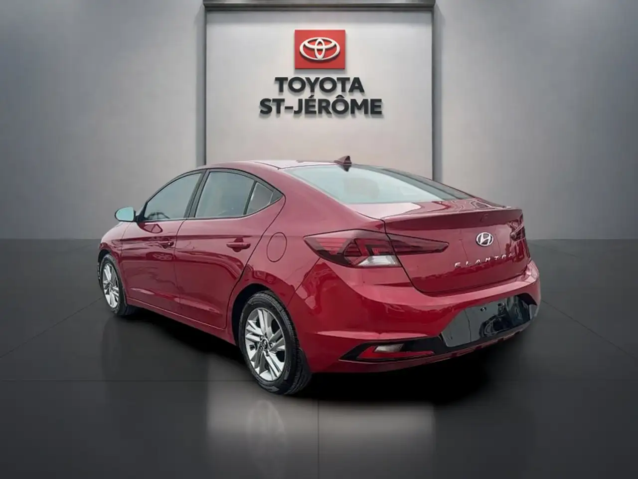 Hyundai ELANTRA снимка Hyundai ELANTRA