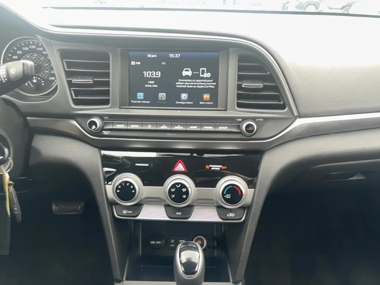 Hyundai ELANTRA снимка Hyundai ELANTRA