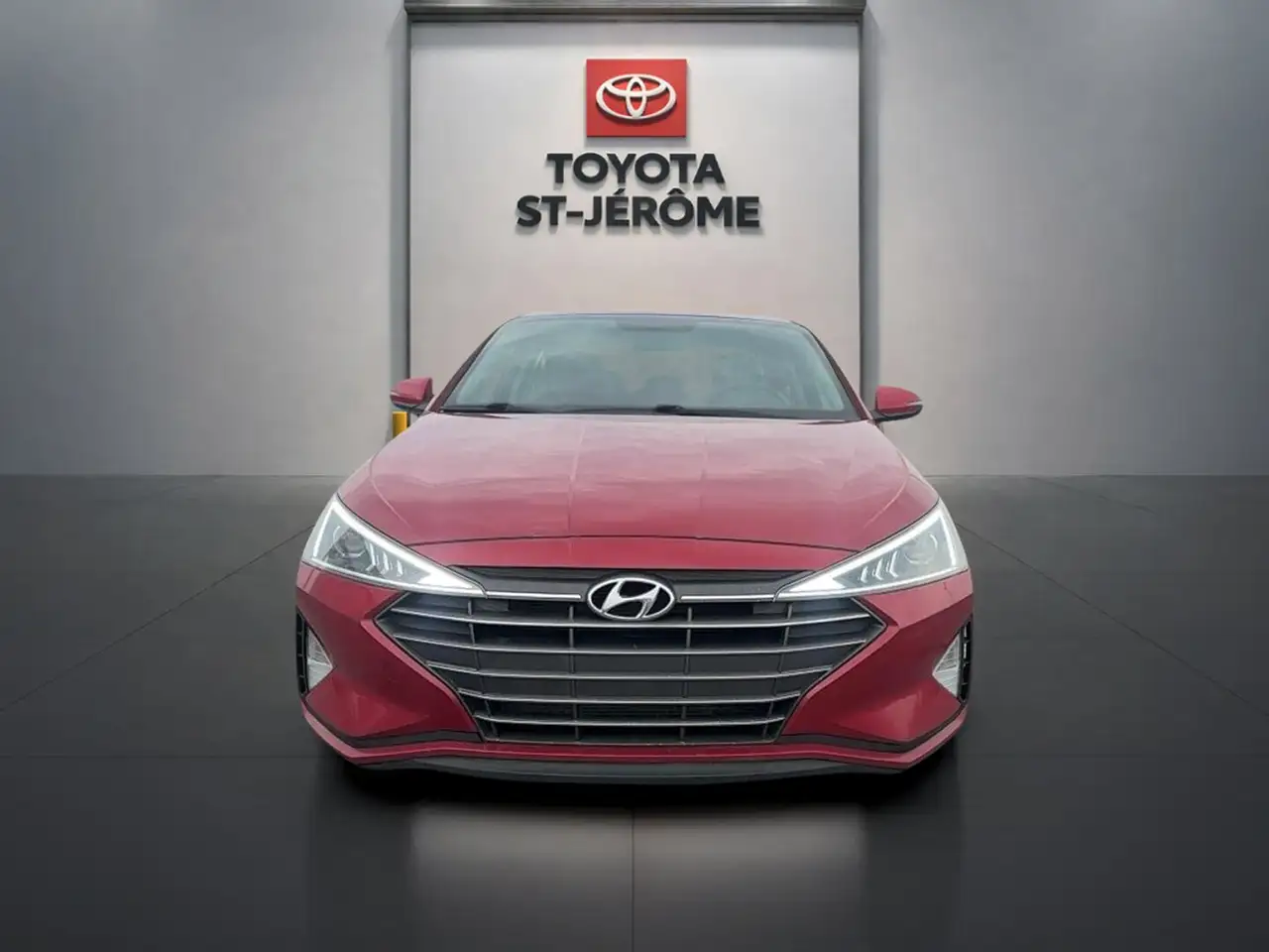 Hyundai ELANTRA снимка Hyundai ELANTRA