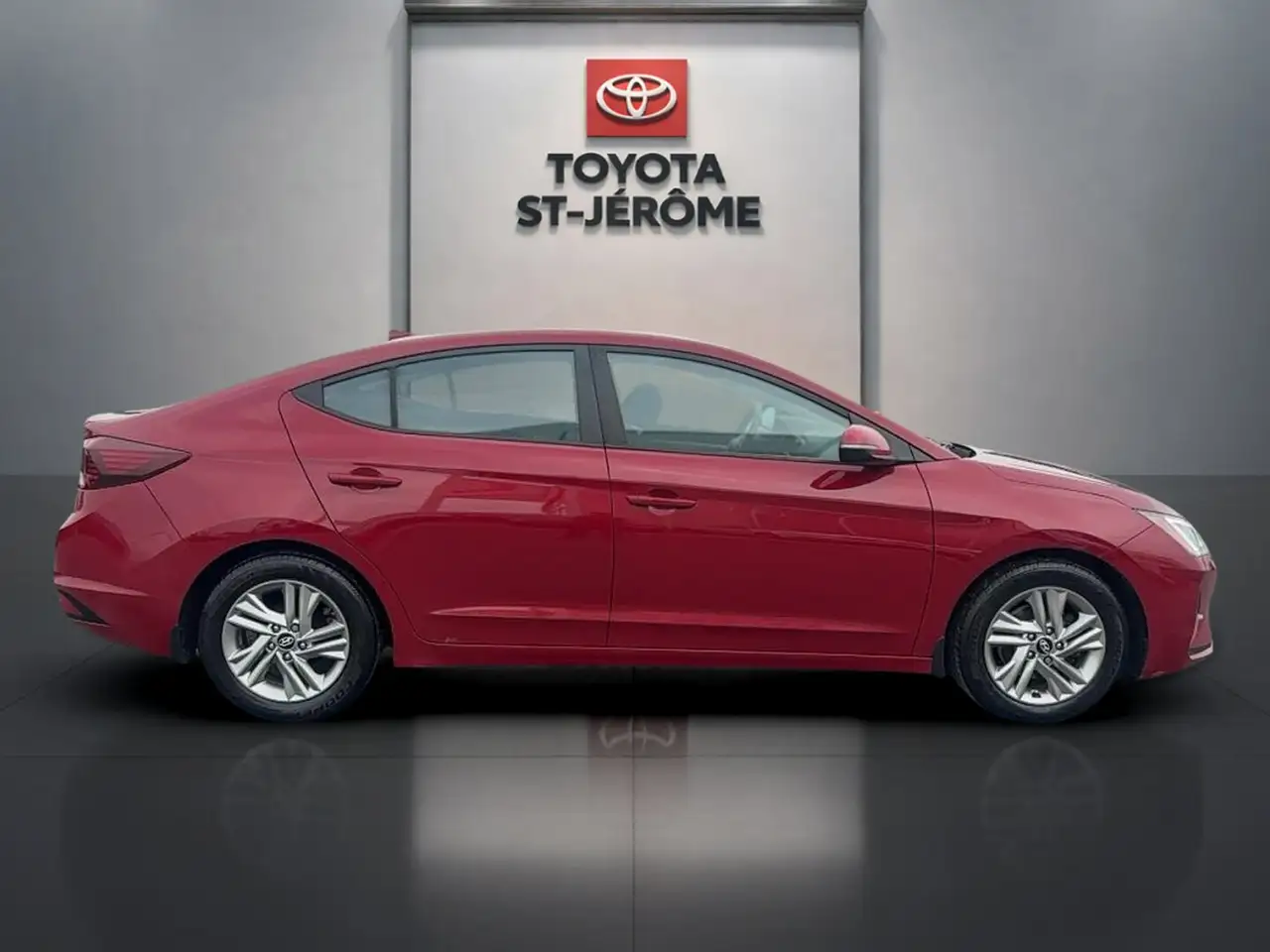 Hyundai ELANTRA снимка Hyundai ELANTRA