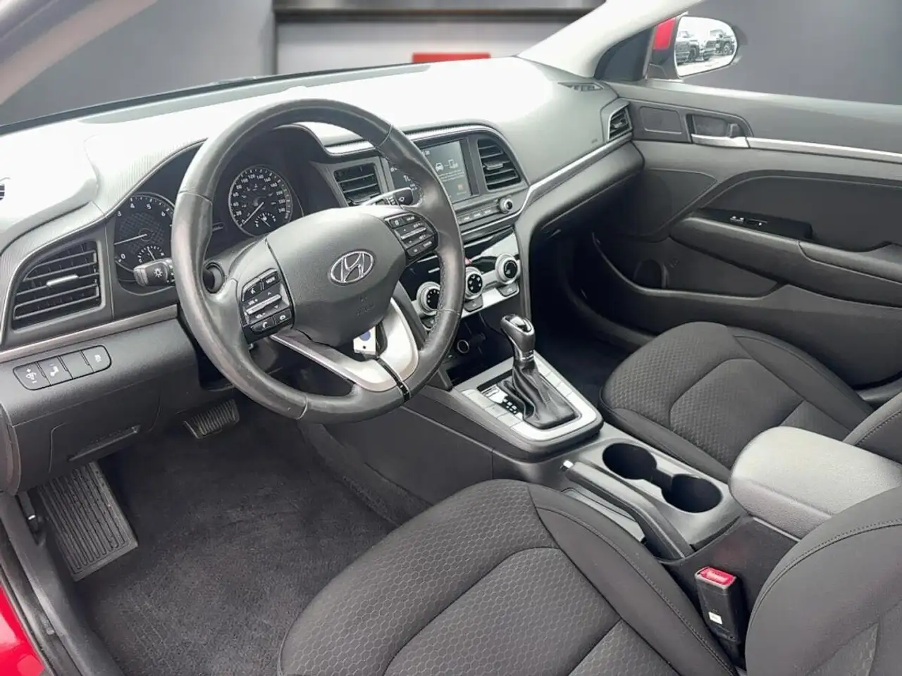Hyundai ELANTRA снимка Hyundai ELANTRA