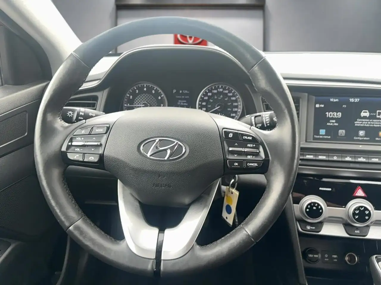 Hyundai ELANTRA снимка Hyundai ELANTRA