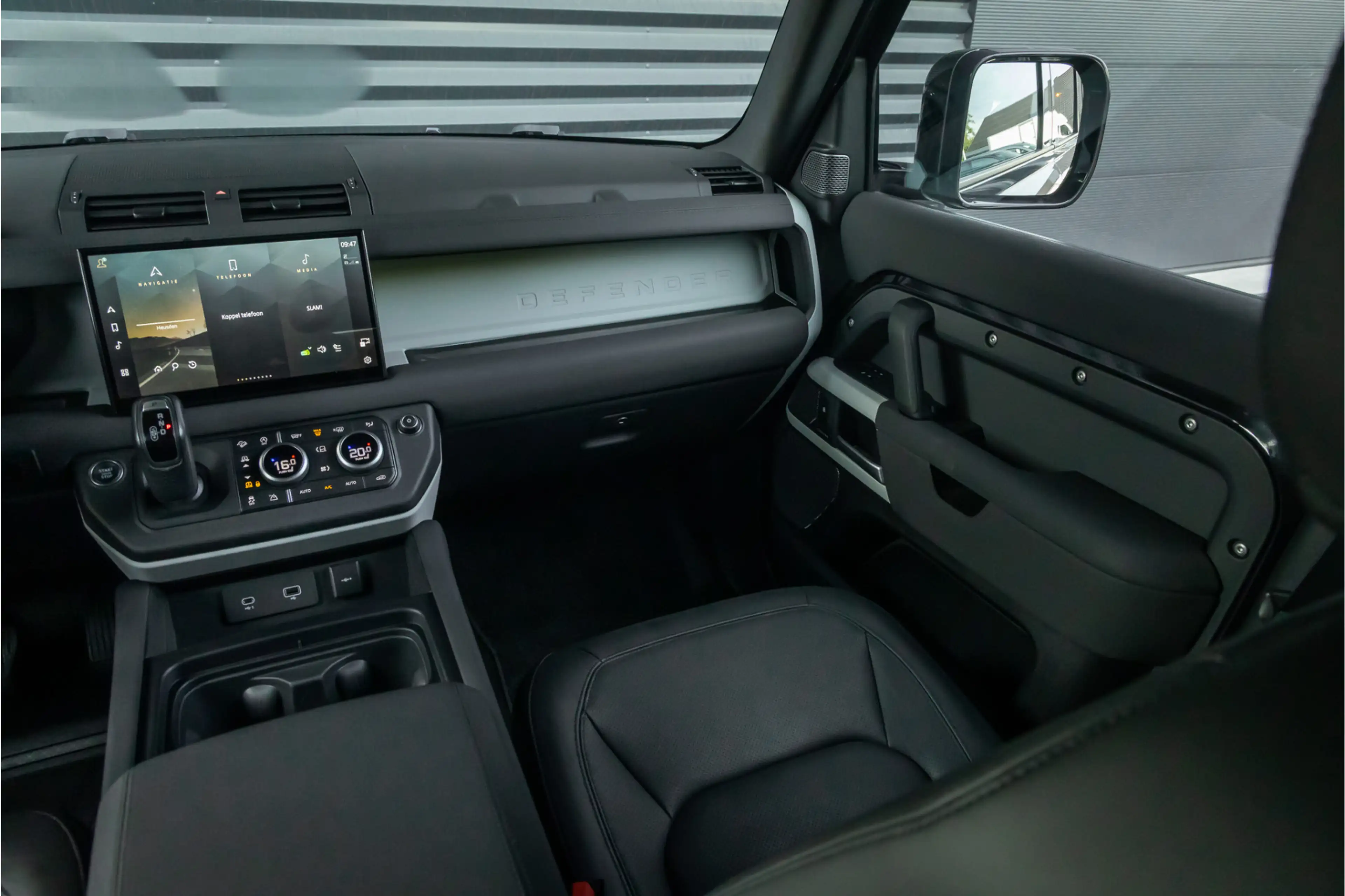 Land Rover Defender 3.0 D250 110 SE Commercial - Standkachel - Black P — photo 24