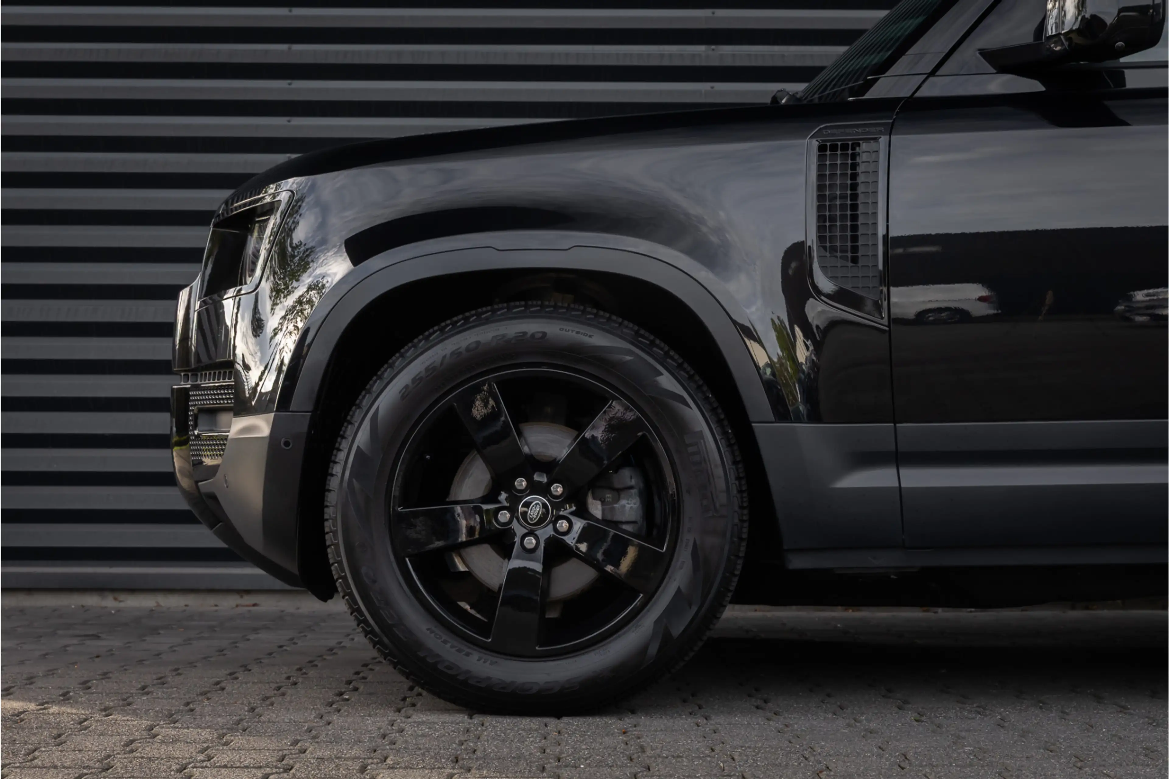 Land Rover Defender 3.0 D250 110 SE Commercial - Standkachel - Black P — photo 29