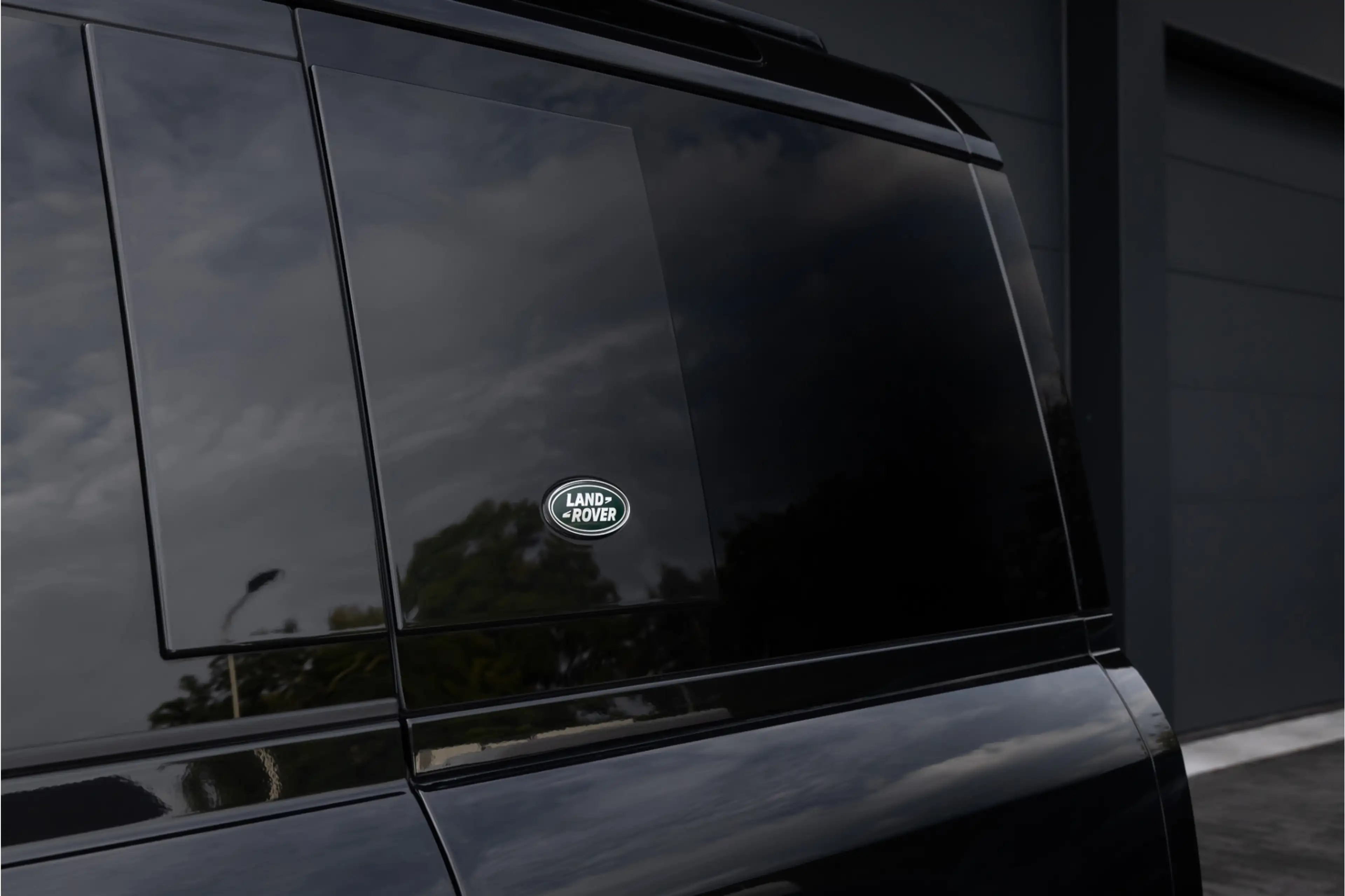 Land Rover Defender 3.0 D250 110 SE Commercial - Standkachel - Black P — photo 30