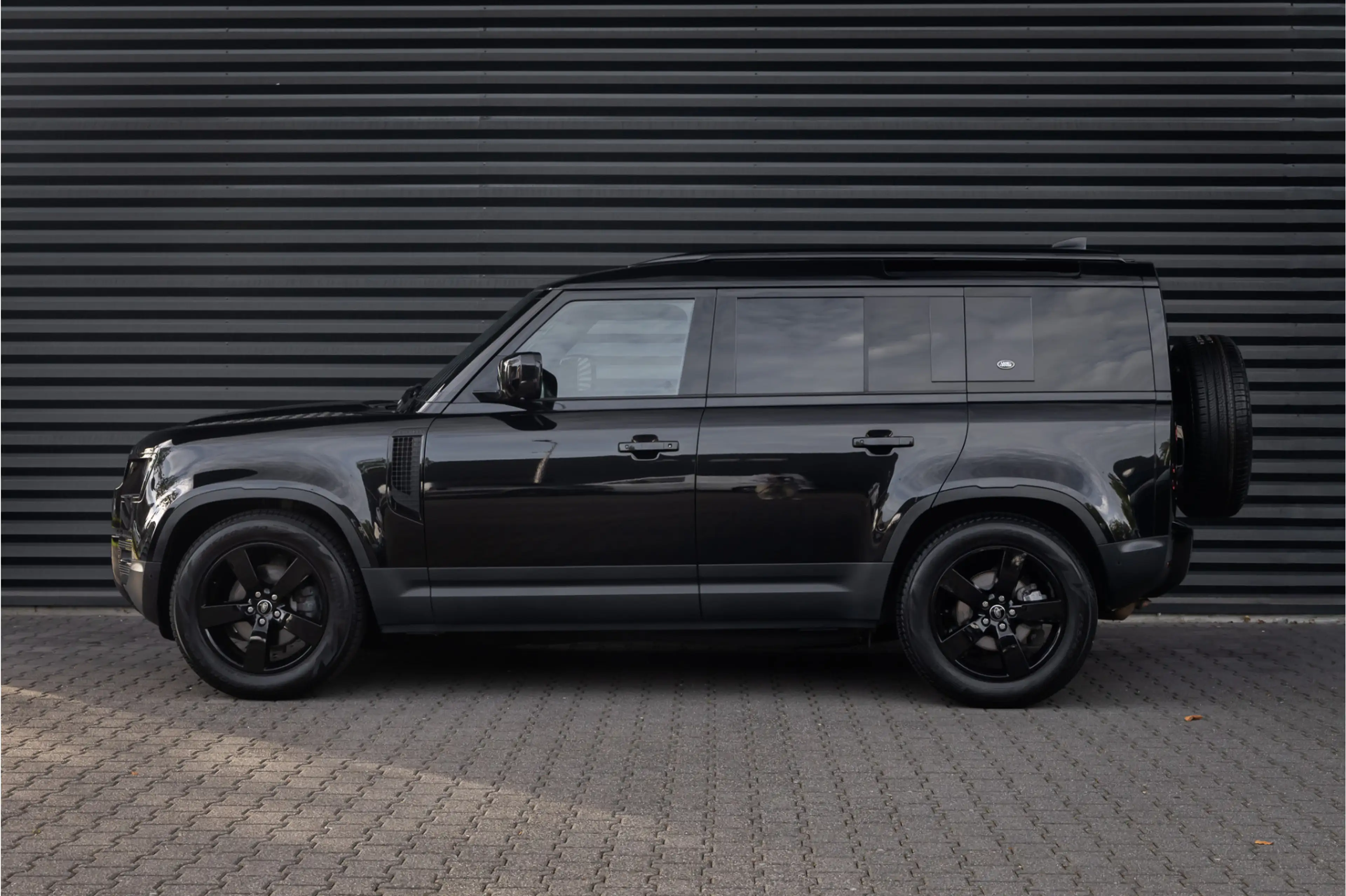 Land Rover Defender 3.0 D250 110 SE Commercial - Standkachel - Black P — photo 5