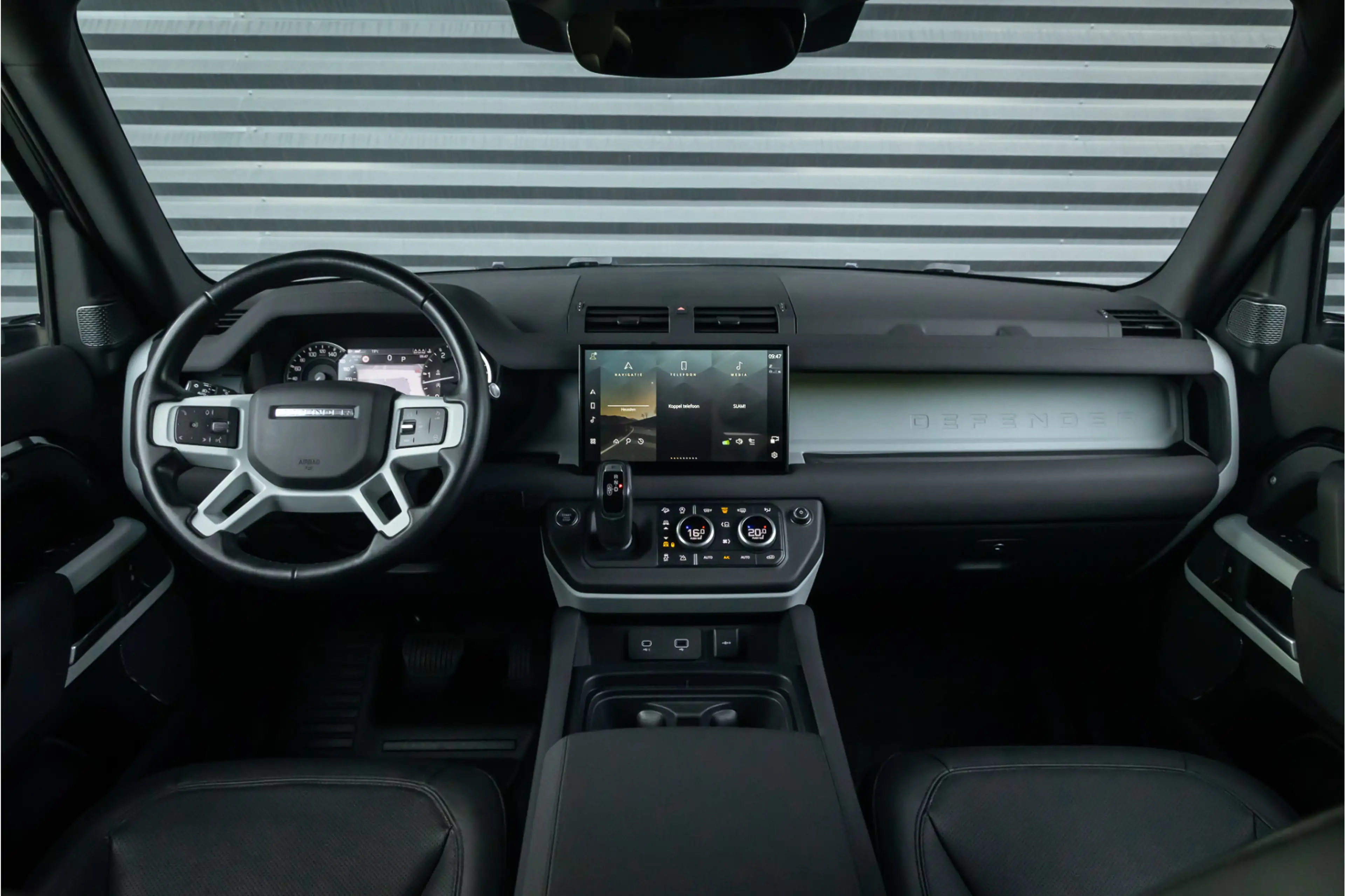 Land Rover Defender 3.0 D250 110 SE Commercial - Standkachel - Black P — photo 17