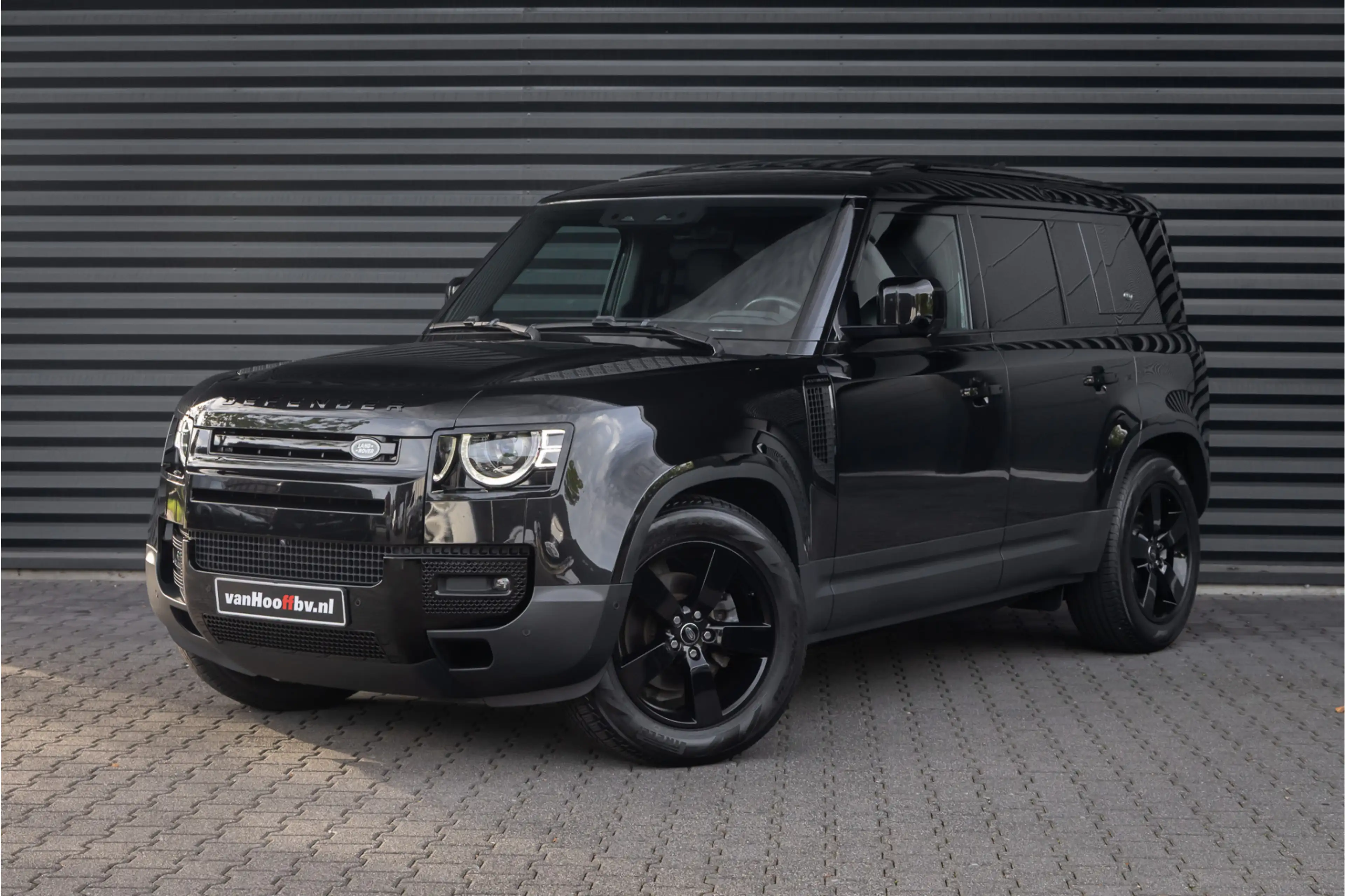 Land Rover Defender 3.0 D250 110 SE Commercial - Standkachel - Black P — photo 27