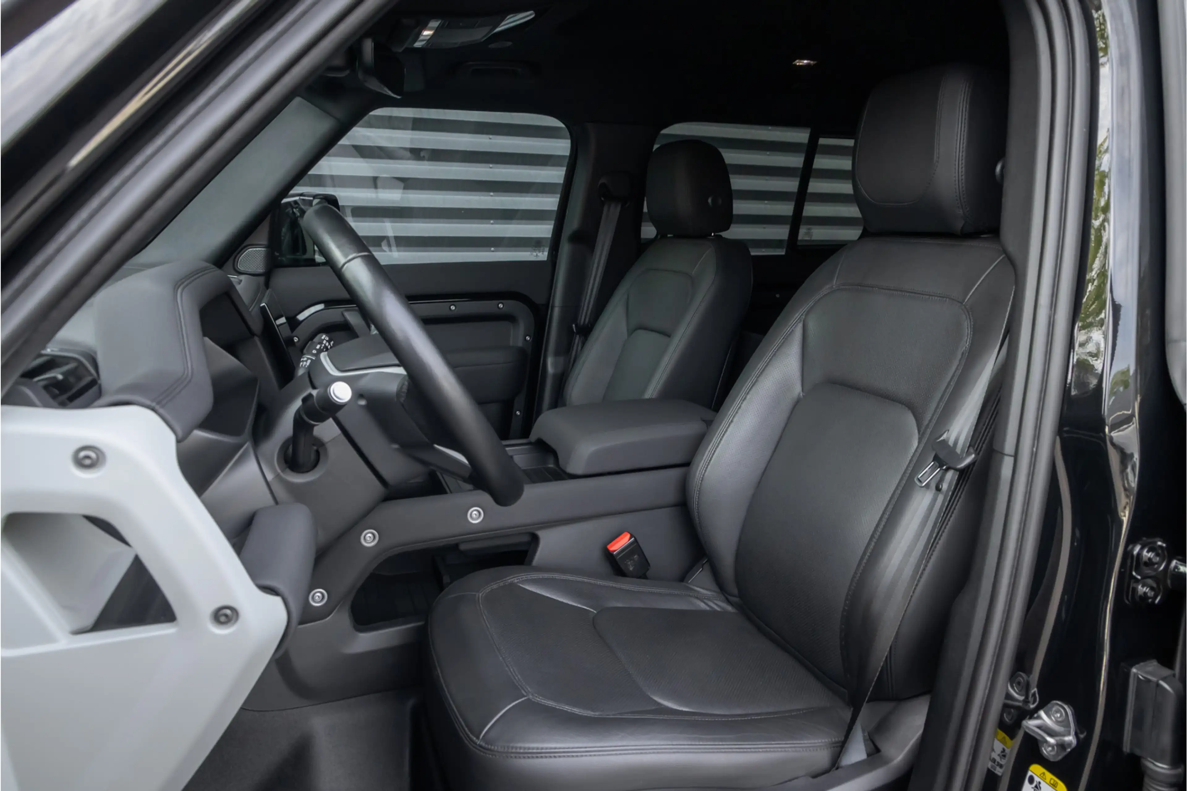 Land Rover Defender 3.0 D250 110 SE Commercial - Standkachel - Black P — photo 6