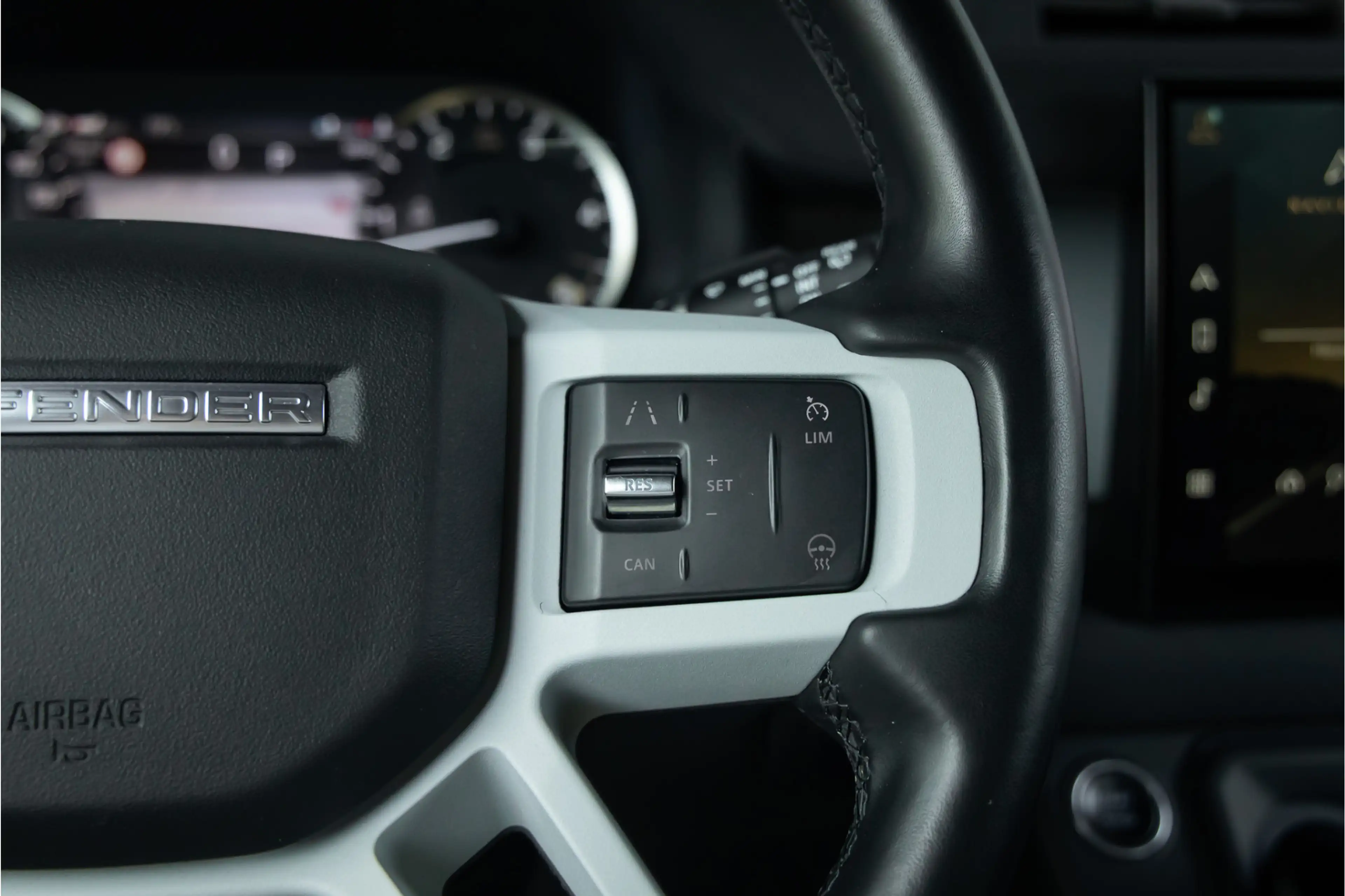 Land Rover Defender 3.0 D250 110 SE Commercial - Standkachel - Black P — photo 44