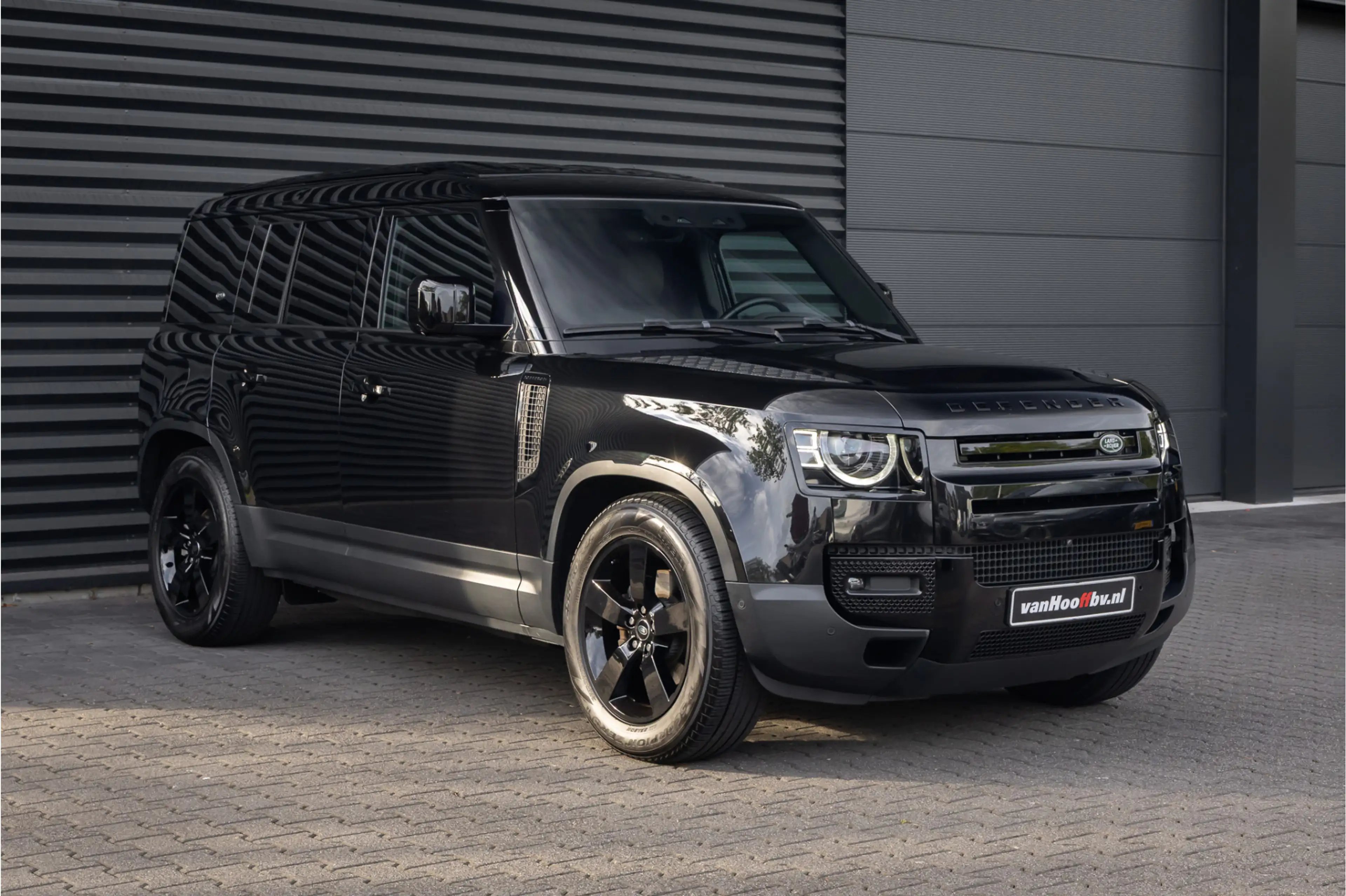 Land Rover Defender 3.0 D250 110 SE Commercial - Standkachel - Black P — photo 3