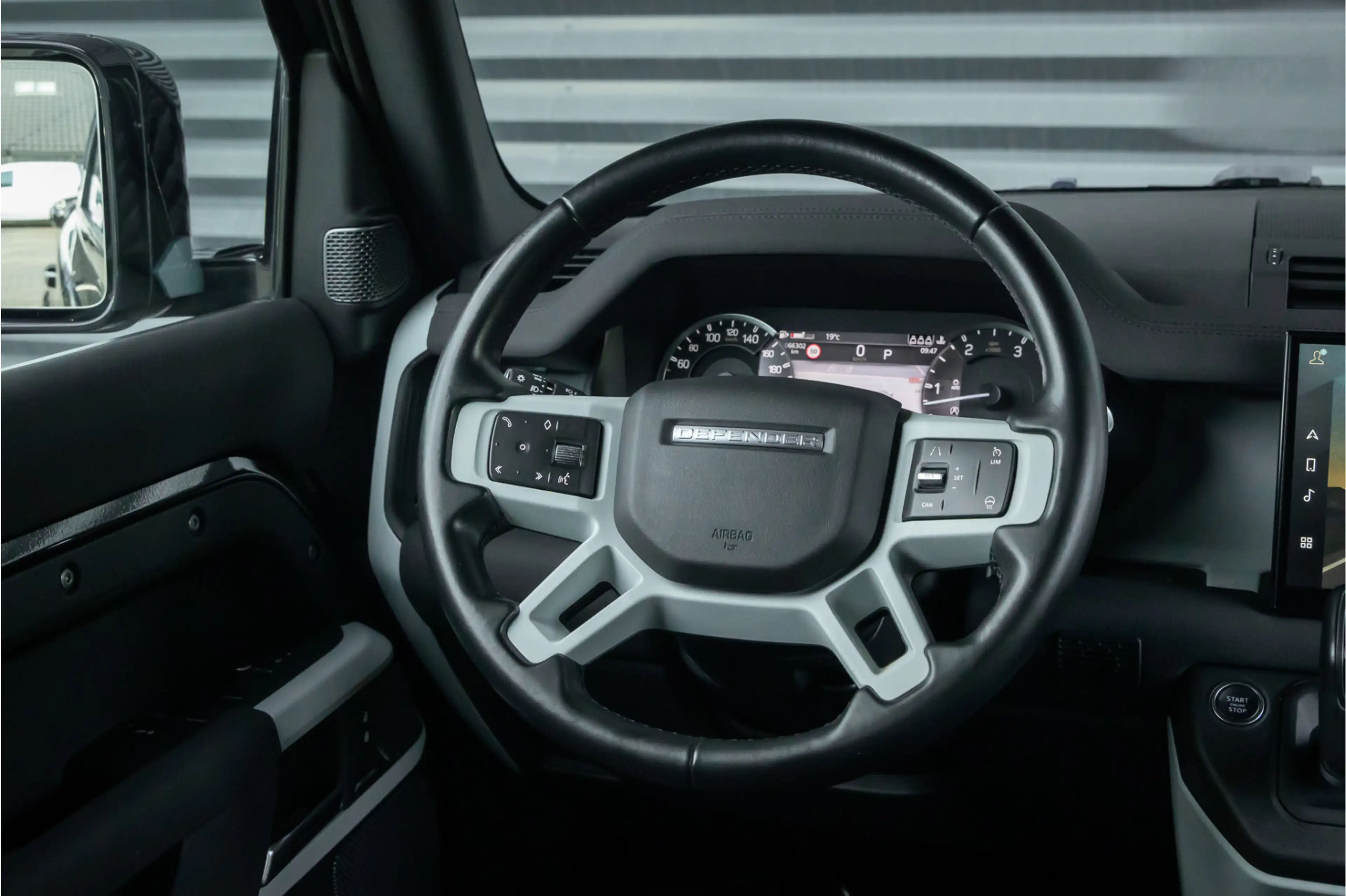 Land Rover Defender 3.0 D250 110 SE Commercial - Standkachel - Black P — photo 18