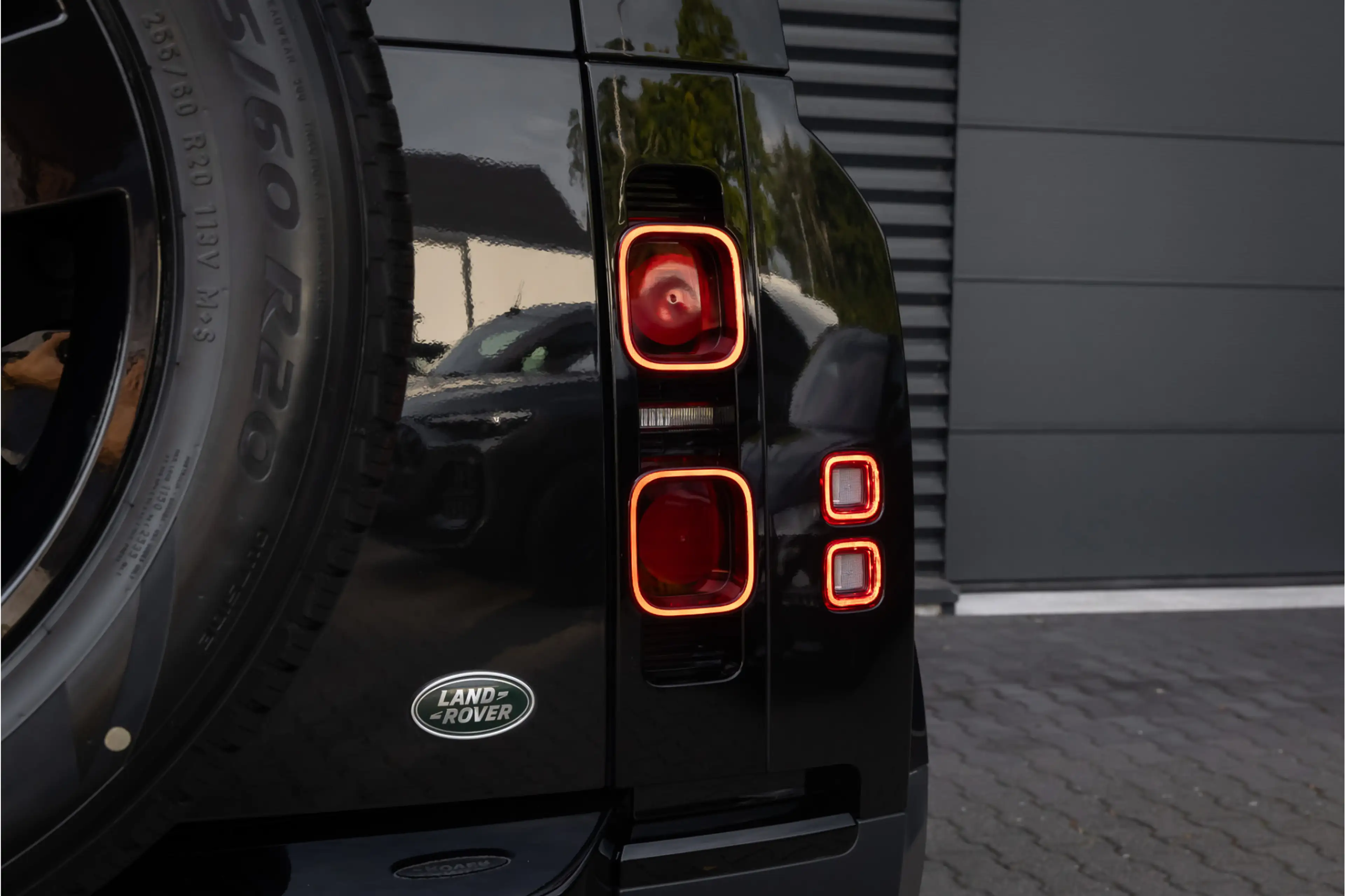 Land Rover Defender 3.0 D250 110 SE Commercial - Standkachel - Black P — photo 39