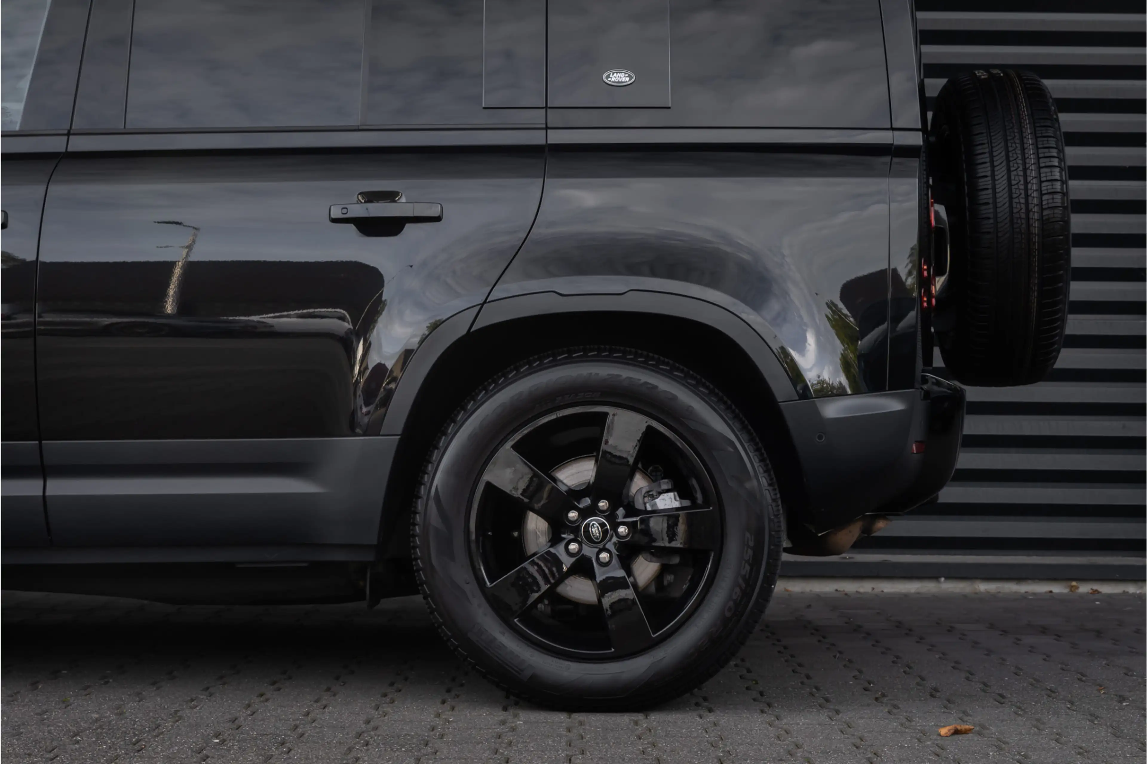 Land Rover Defender 3.0 D250 110 SE Commercial - Standkachel - Black P — photo 38