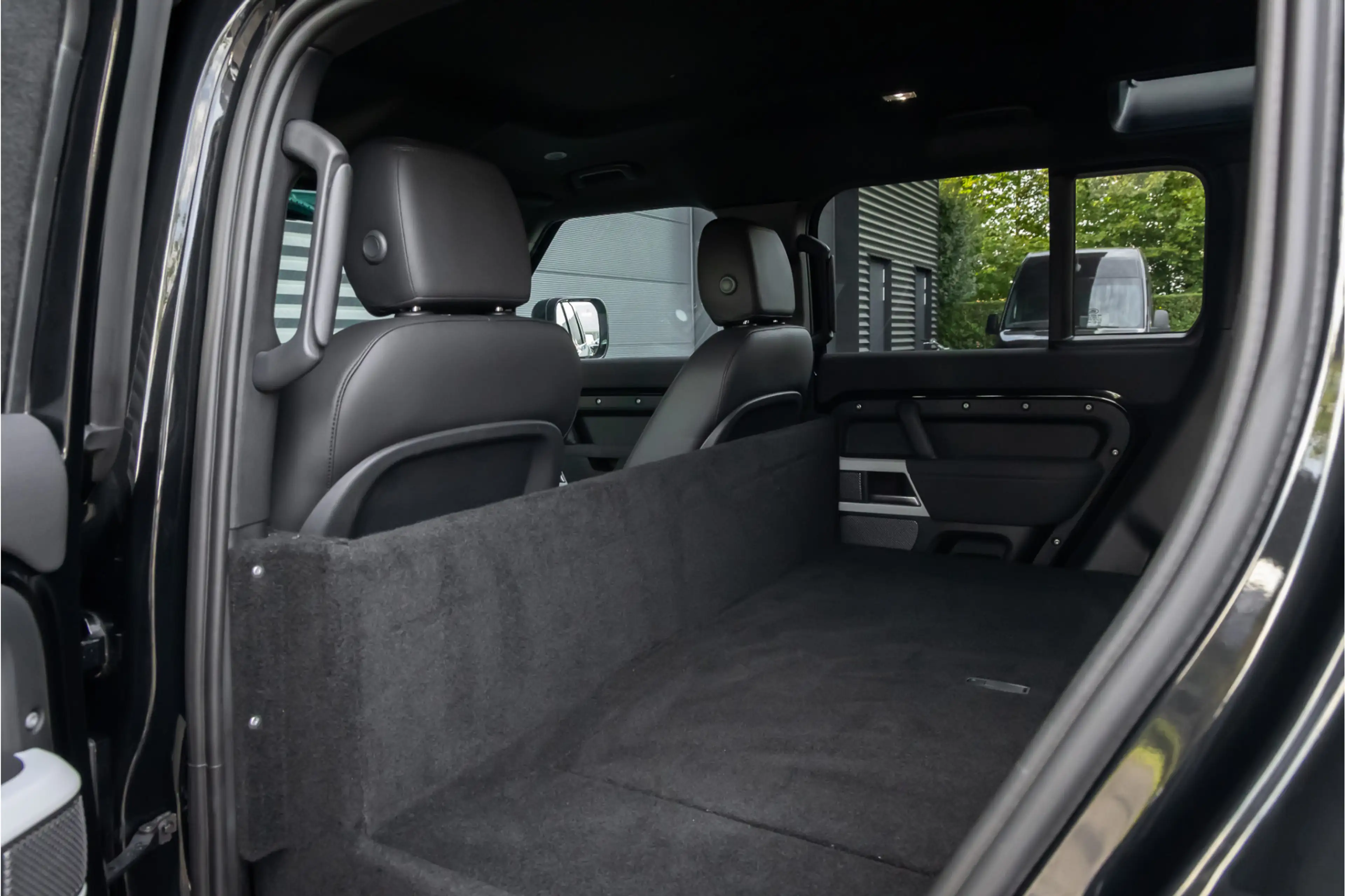 Land Rover Defender 3.0 D250 110 SE Commercial - Standkachel - Black P — photo 37