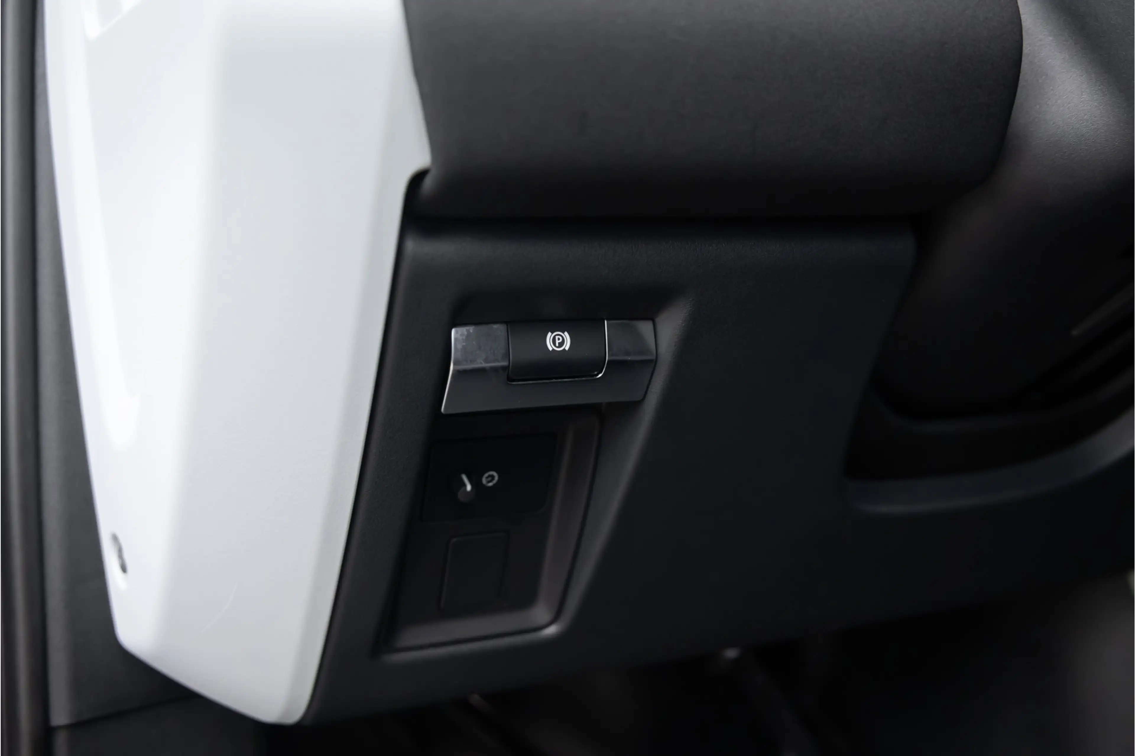 Land Rover Defender 3.0 D250 110 SE Commercial - Standkachel - Black P — photo 42