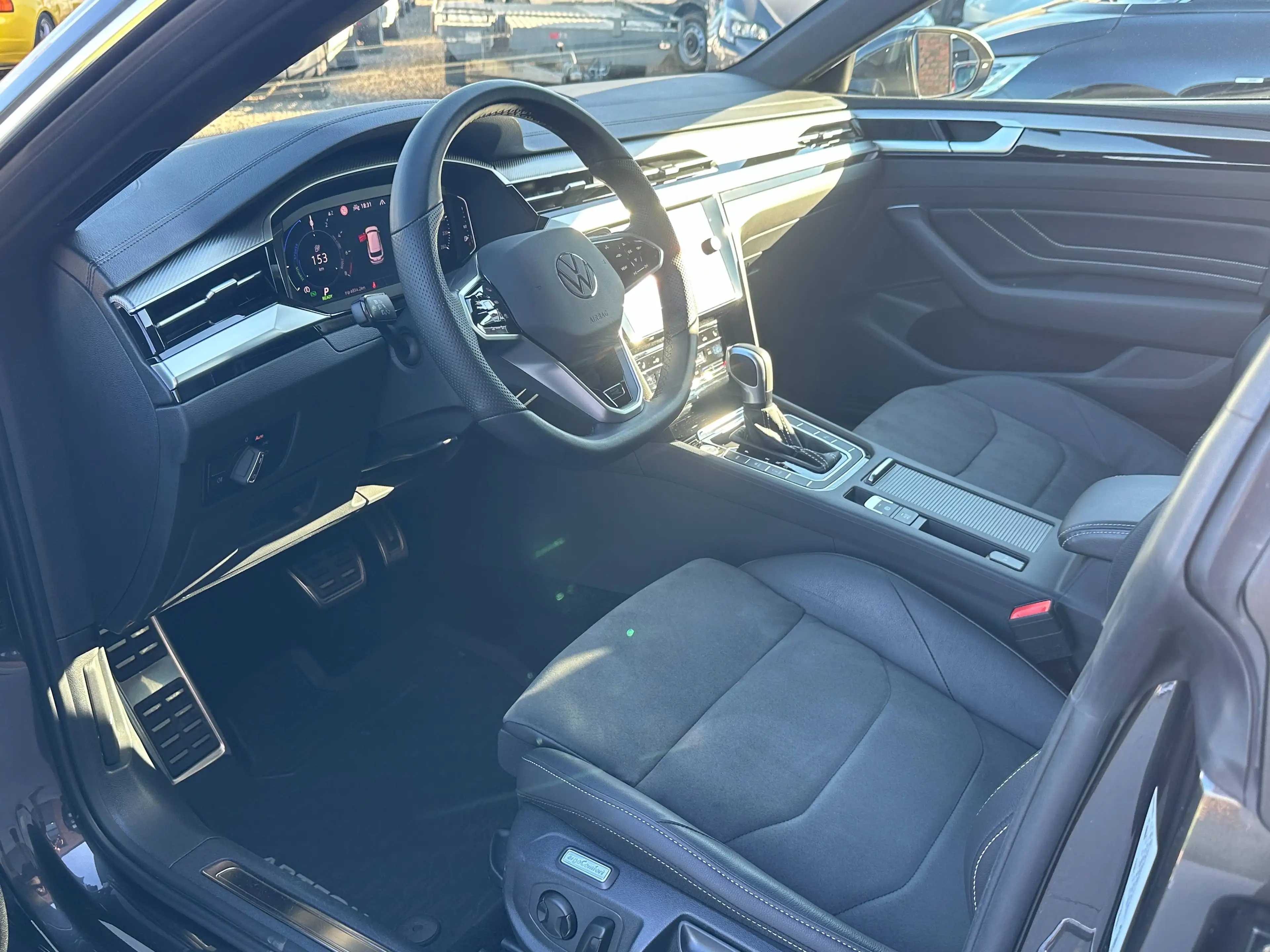 Volkswagen Arteon Shooting Brake eHybrid 1.4TSi R-Line DSG — photo 11