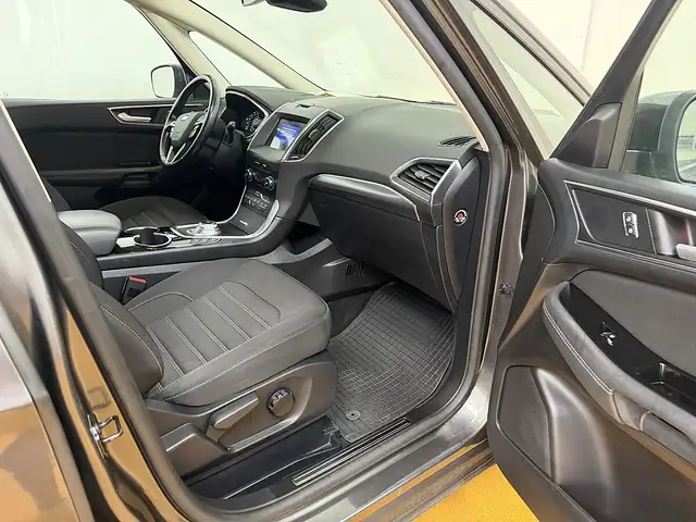 Ford Galaxy view 5