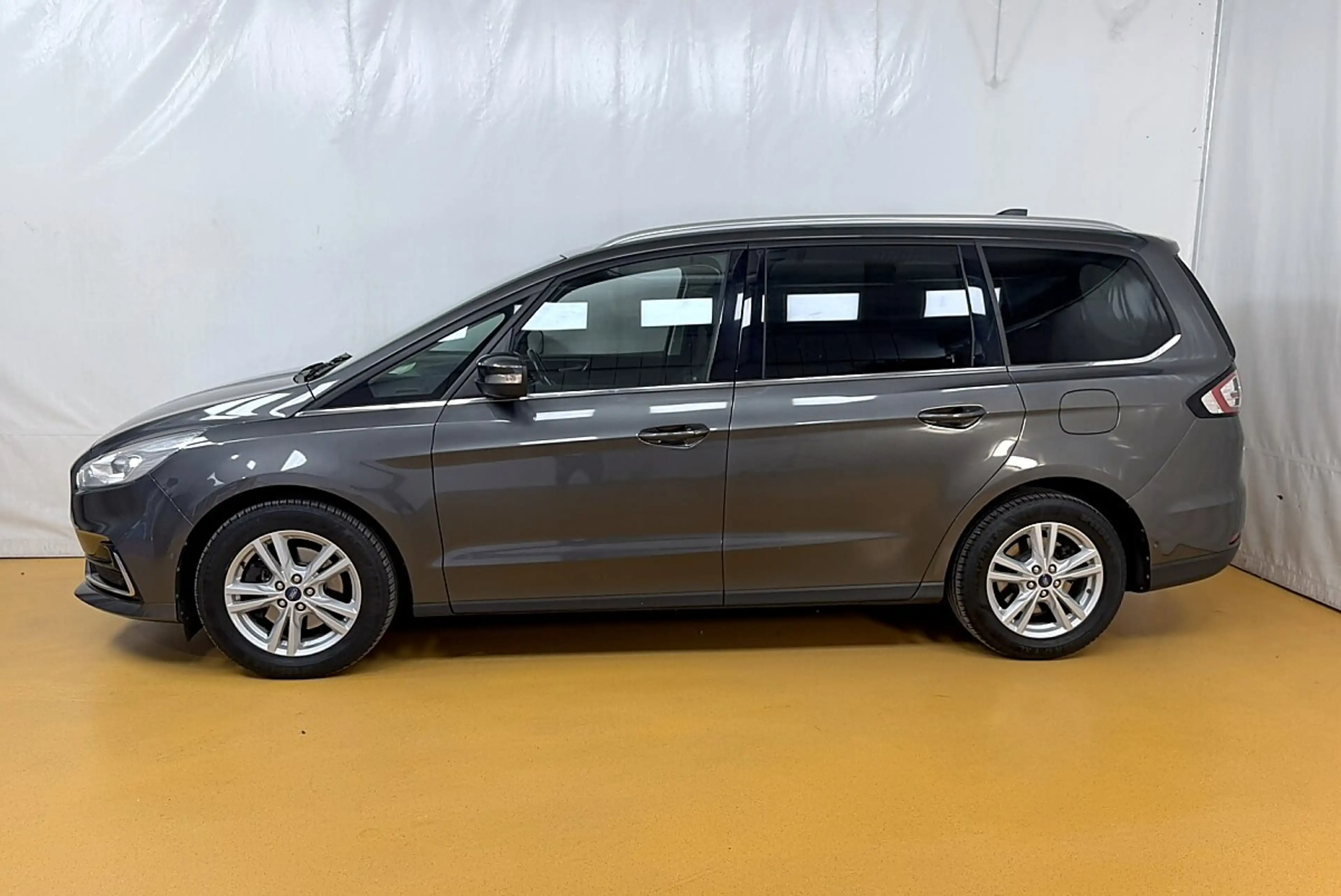 Ford Galaxy 2,0 EcoBlue SCR Titanium Aut. — photo 4