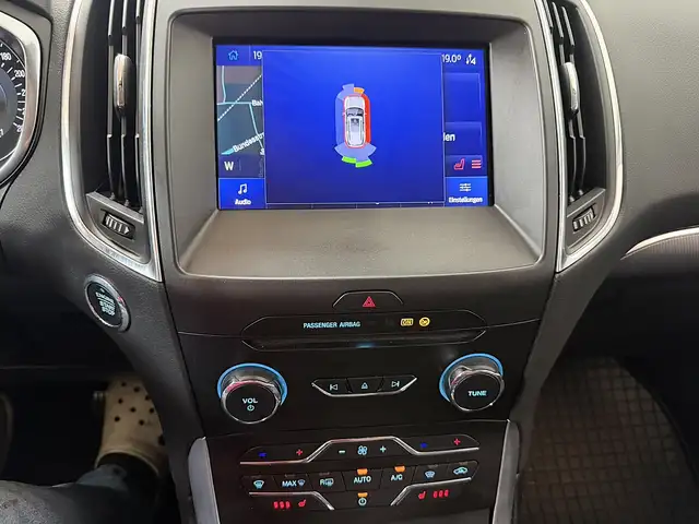 Ford Galaxy view 13