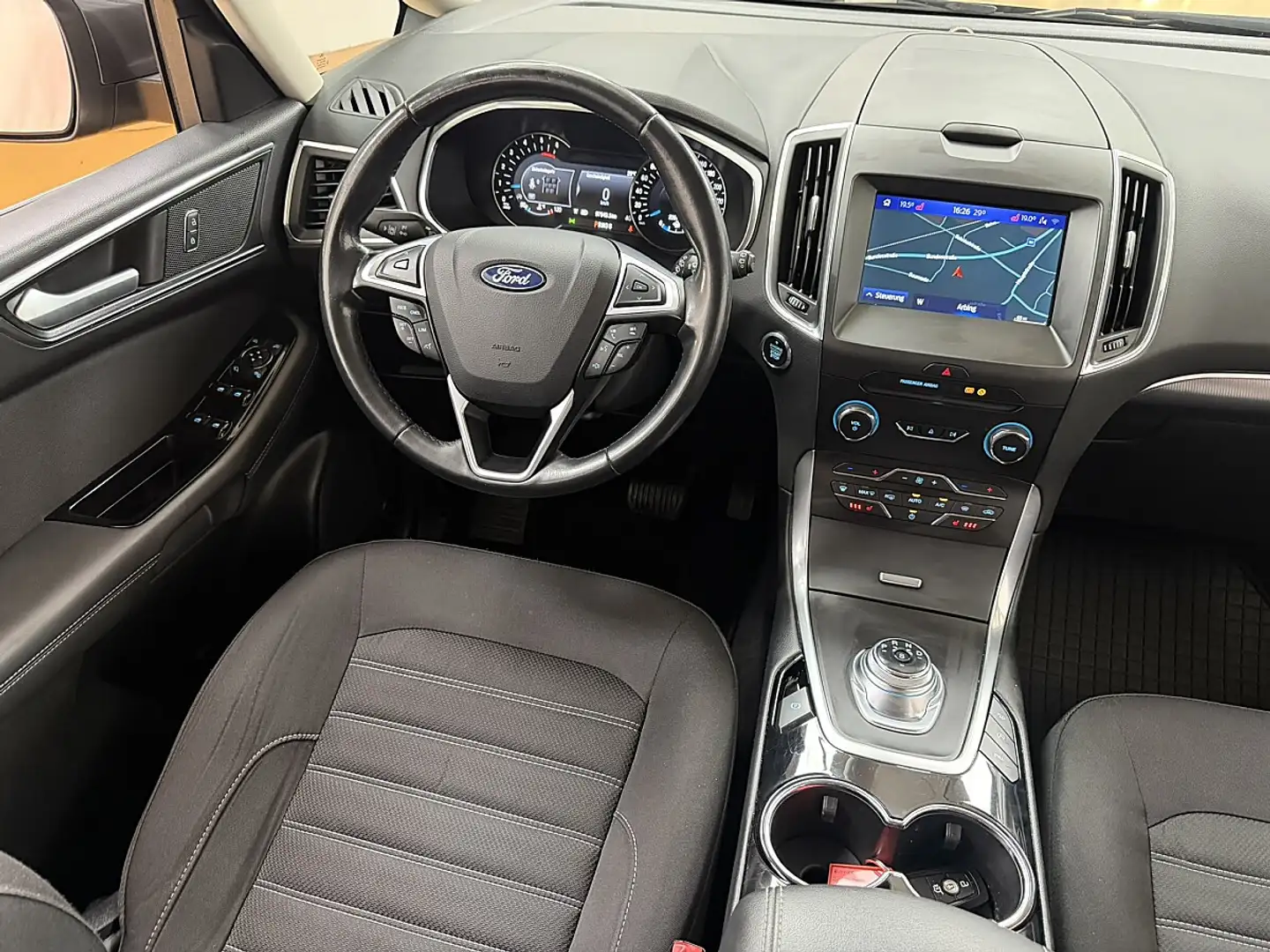 Ford Galaxy 2,0 EcoBlue SCR Titanium Aut. Grau - 2