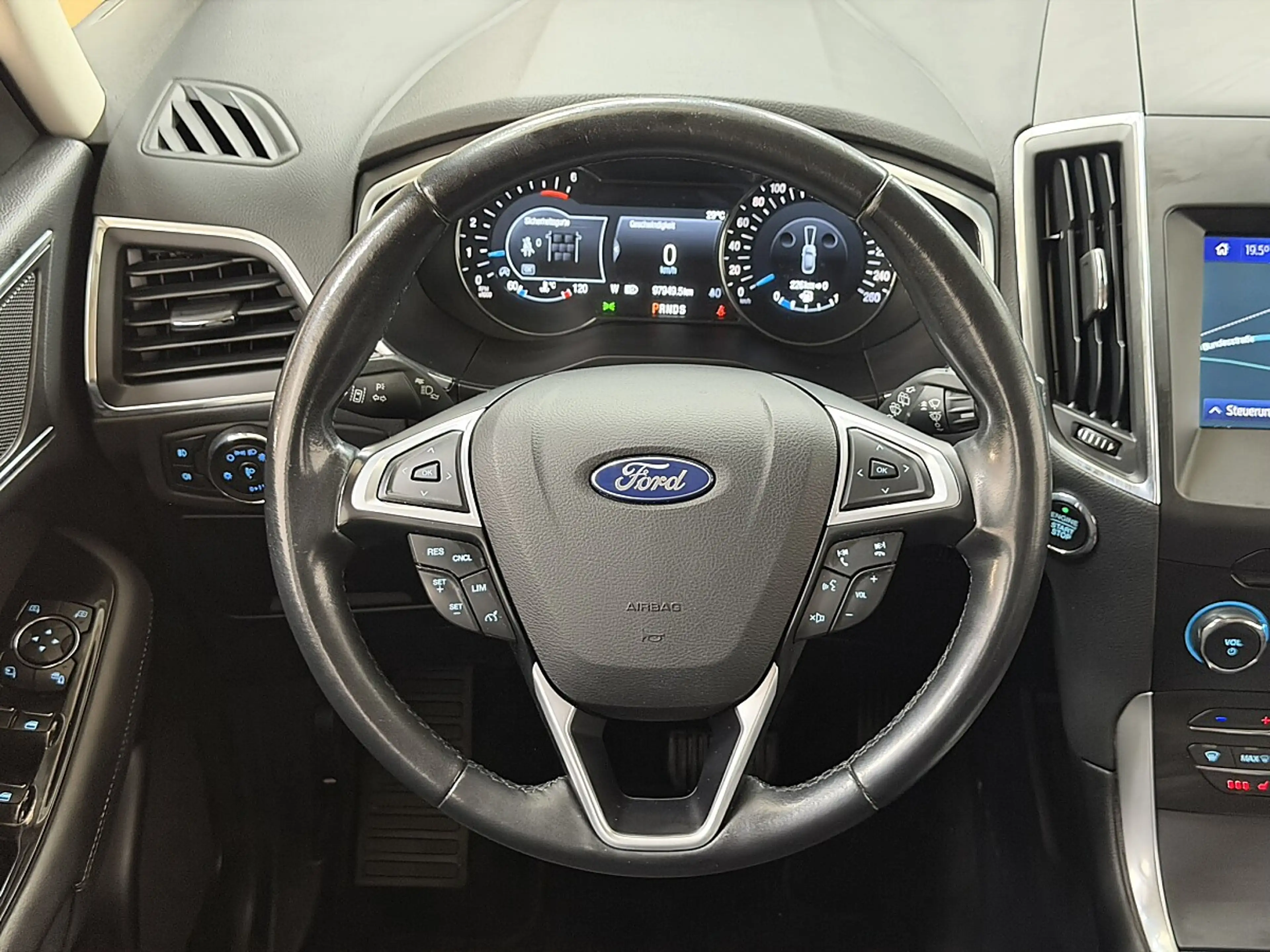 Ford Galaxy 2,0 EcoBlue SCR Titanium Aut. — photo 16