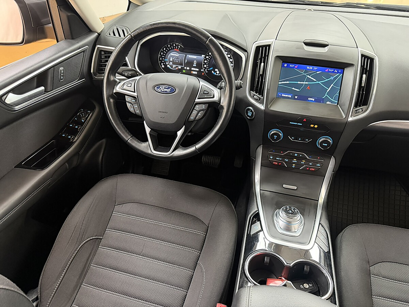Ford Galaxy 2,0 EcoBlue SCR Titanium Aut. — photo 2